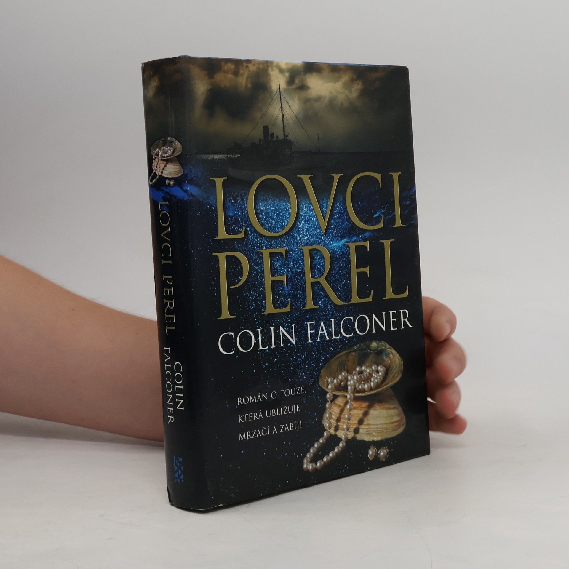 Colin Falconer Lovci perel