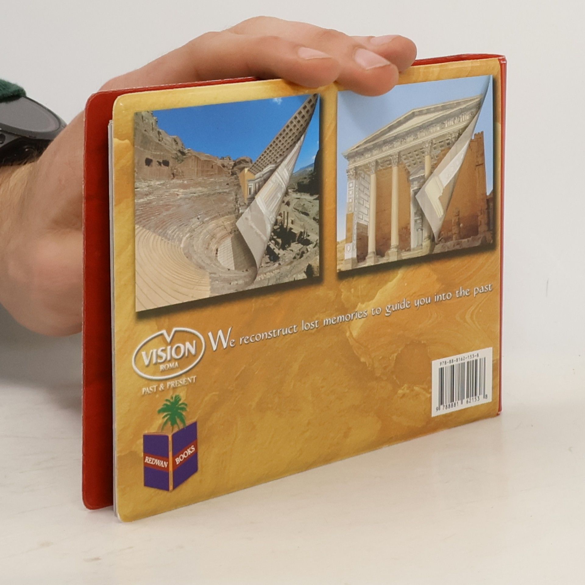 AA.VV. Guide with reconstructions Petra. Past and present