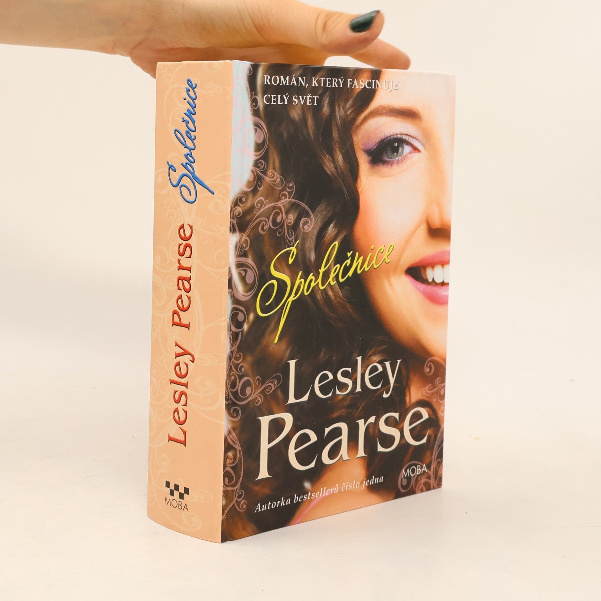 Lesley Pearse Společnice