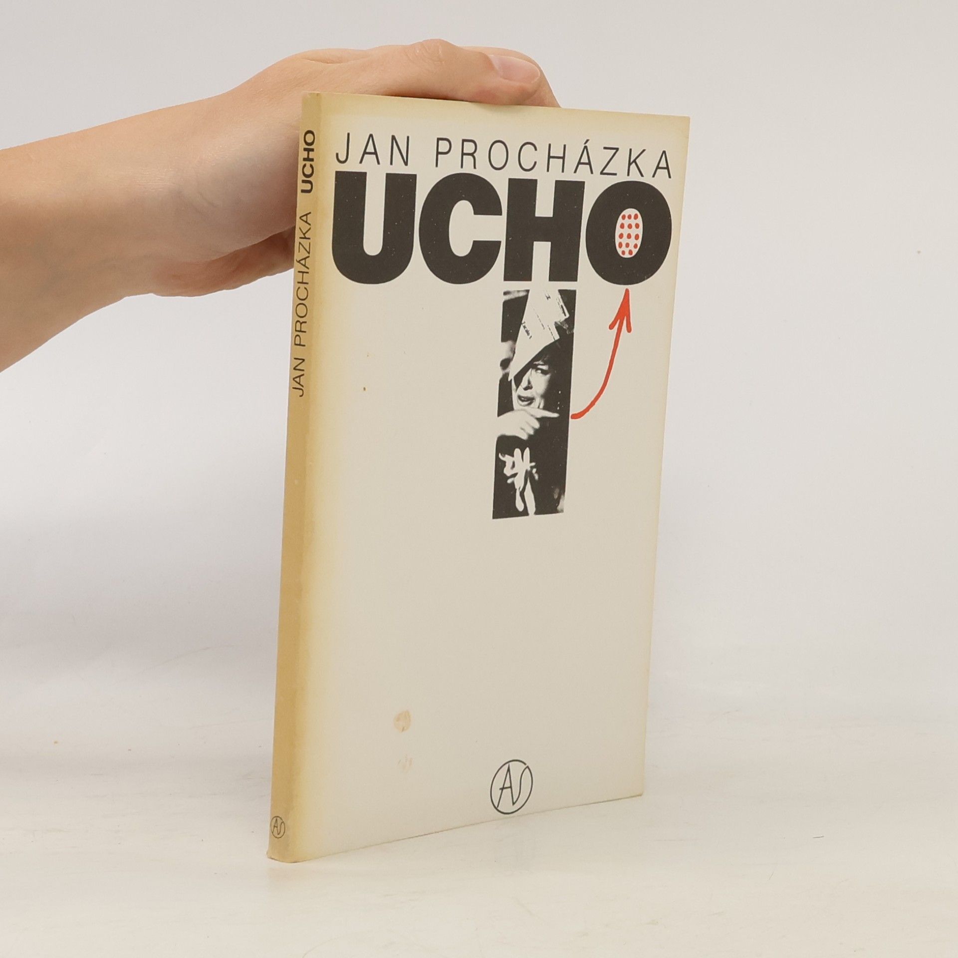 Ucho