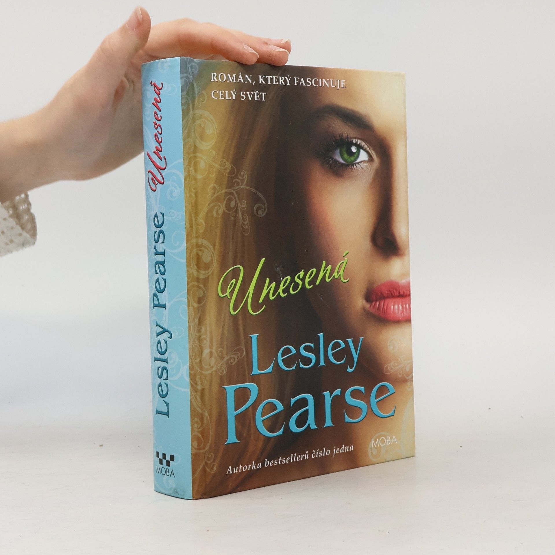 Lesley Pearse Unesená