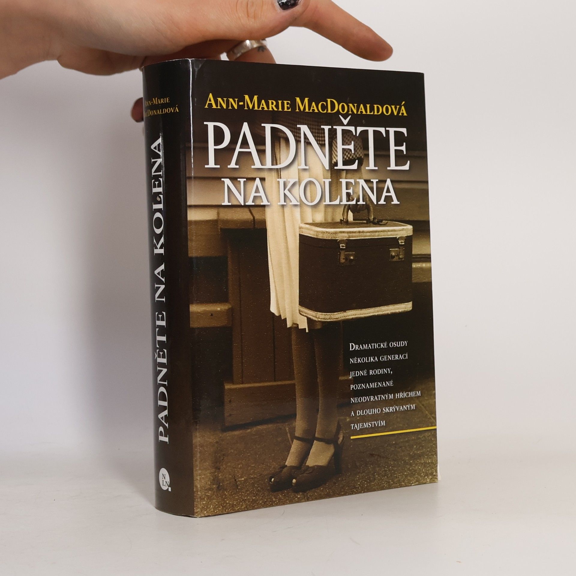 Ann-Marie MacDonald Padněte na kolena