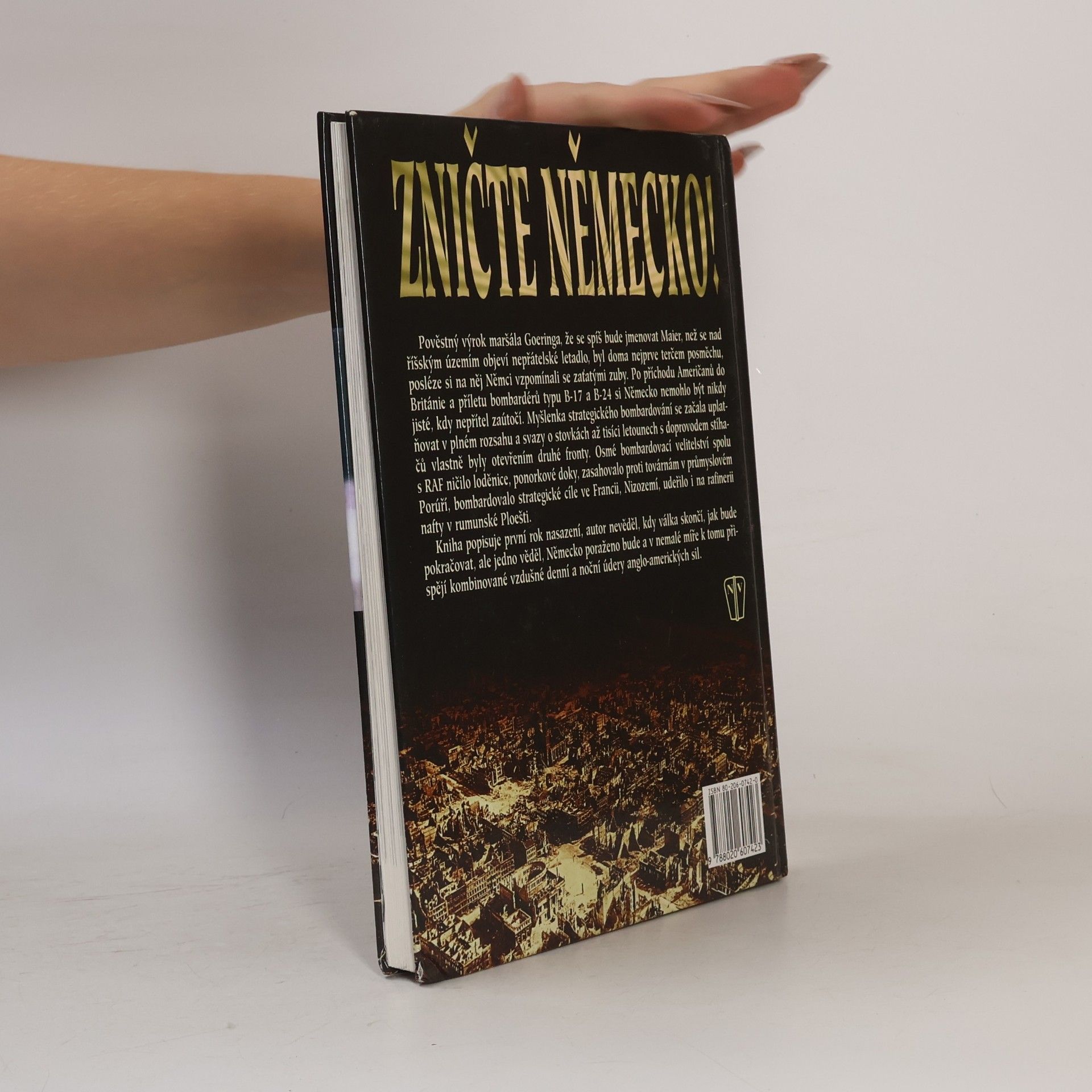 Autorenkollektiv Zničte Německo! Oficiální příběh VIII. bombardovacího velitelství vzdušných sil americké armády, první rok nad Evropou