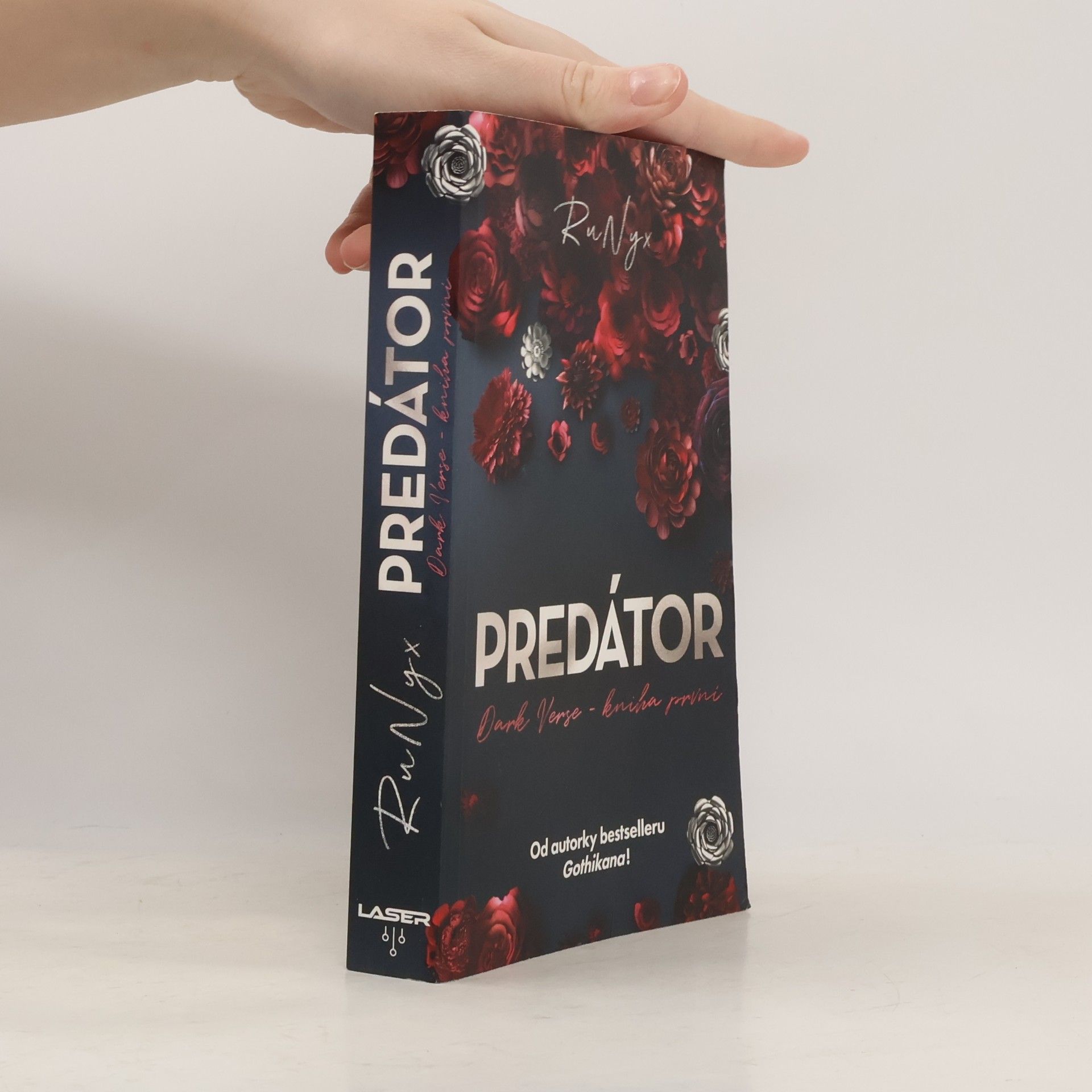 Aleš Procházka Dark Verse. Kniha první, Predátor