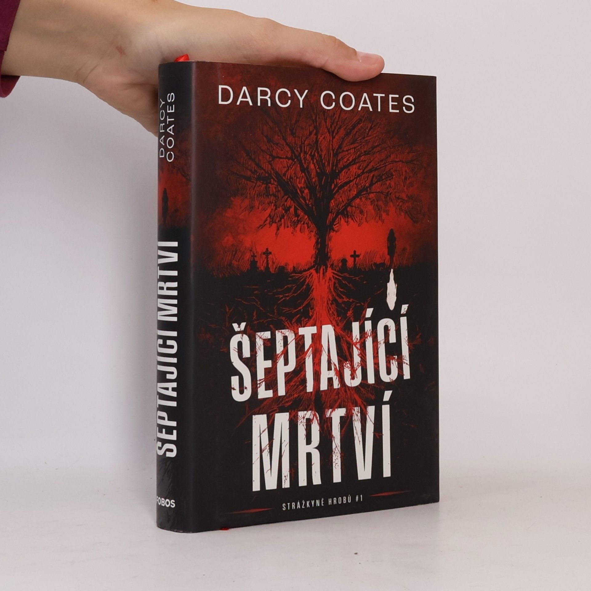 Darcy Coates Šeptající mrtví