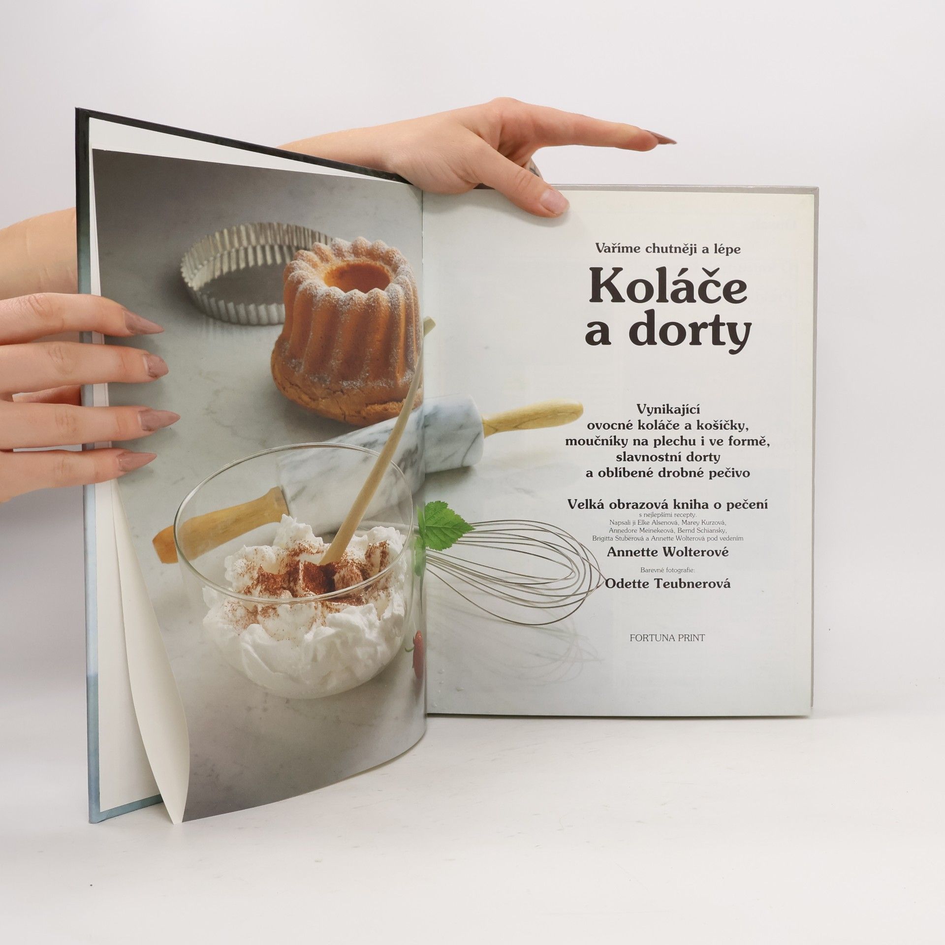 Kolektiv autorů Koláče a dorty