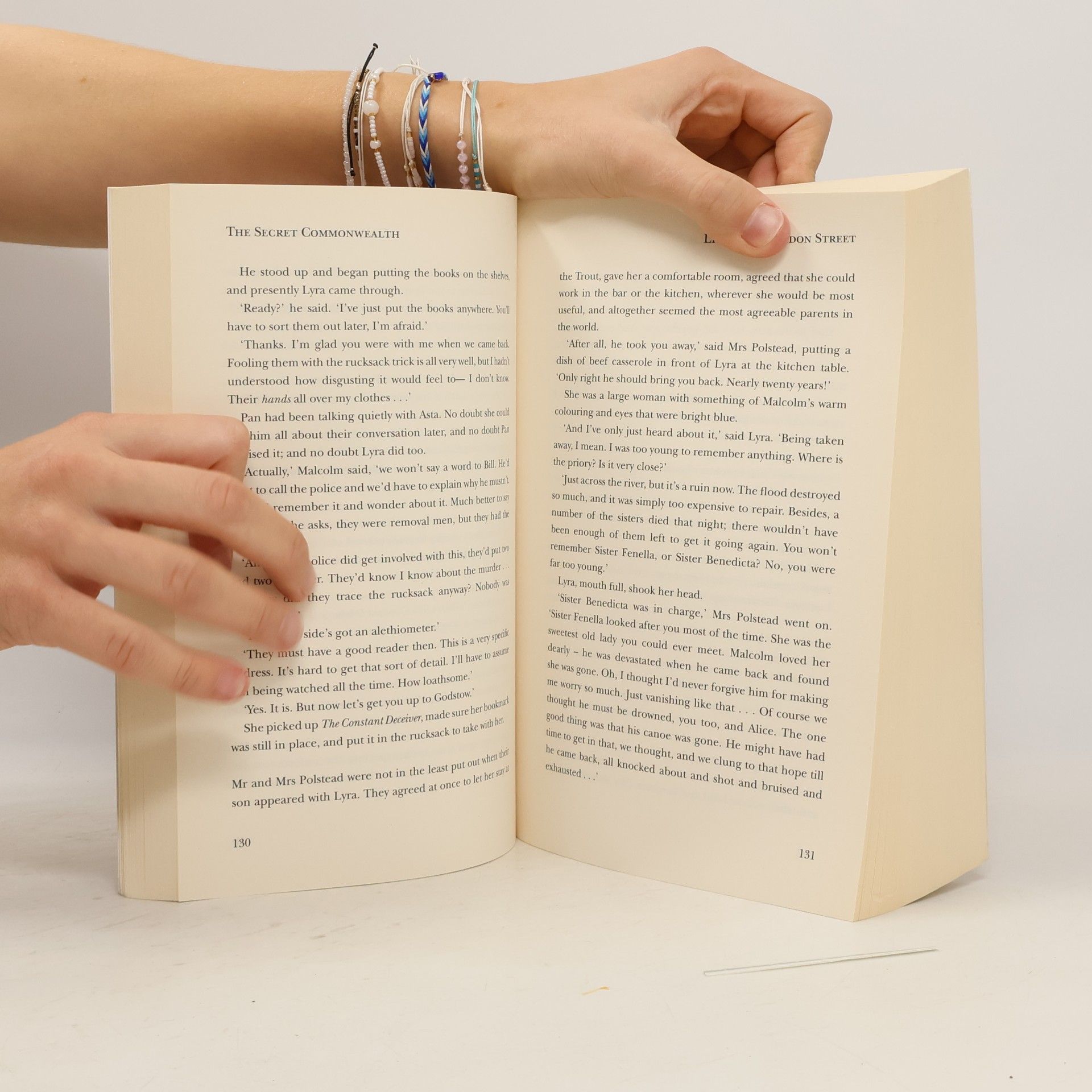 Philip Pullman The book of dust. Volume two, The secret commonwealth