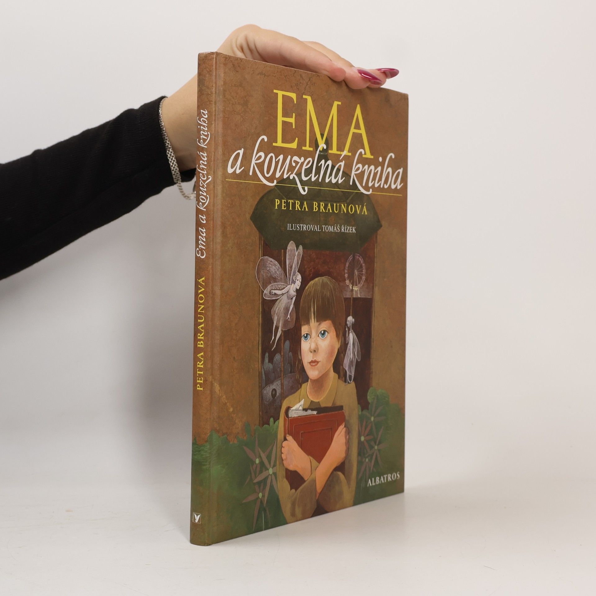 Ema a kouzelná kniha