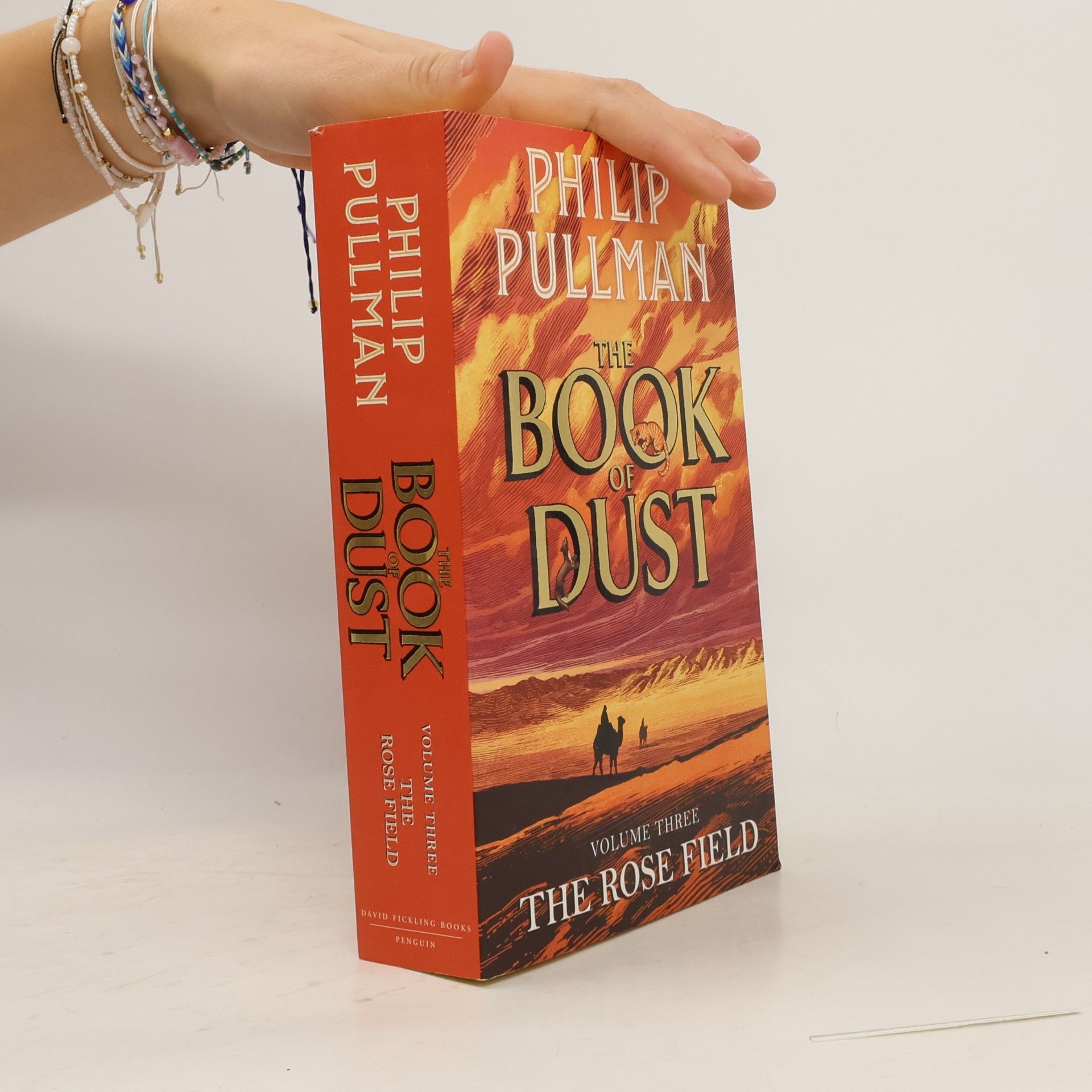 Christopher Wormell The Rose Field: The Book of Dust Volume Three: The long-awaited and highly anticipated conclusion in the bestselling series