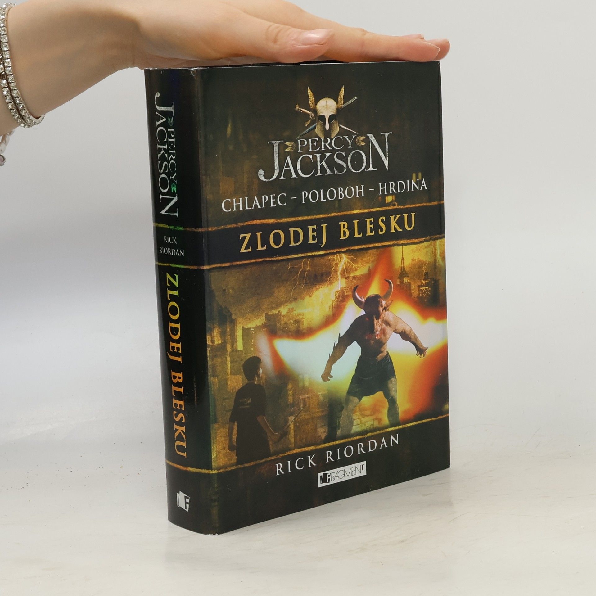 Rick Riordan Percy Jackson 1. Zlodej blesku