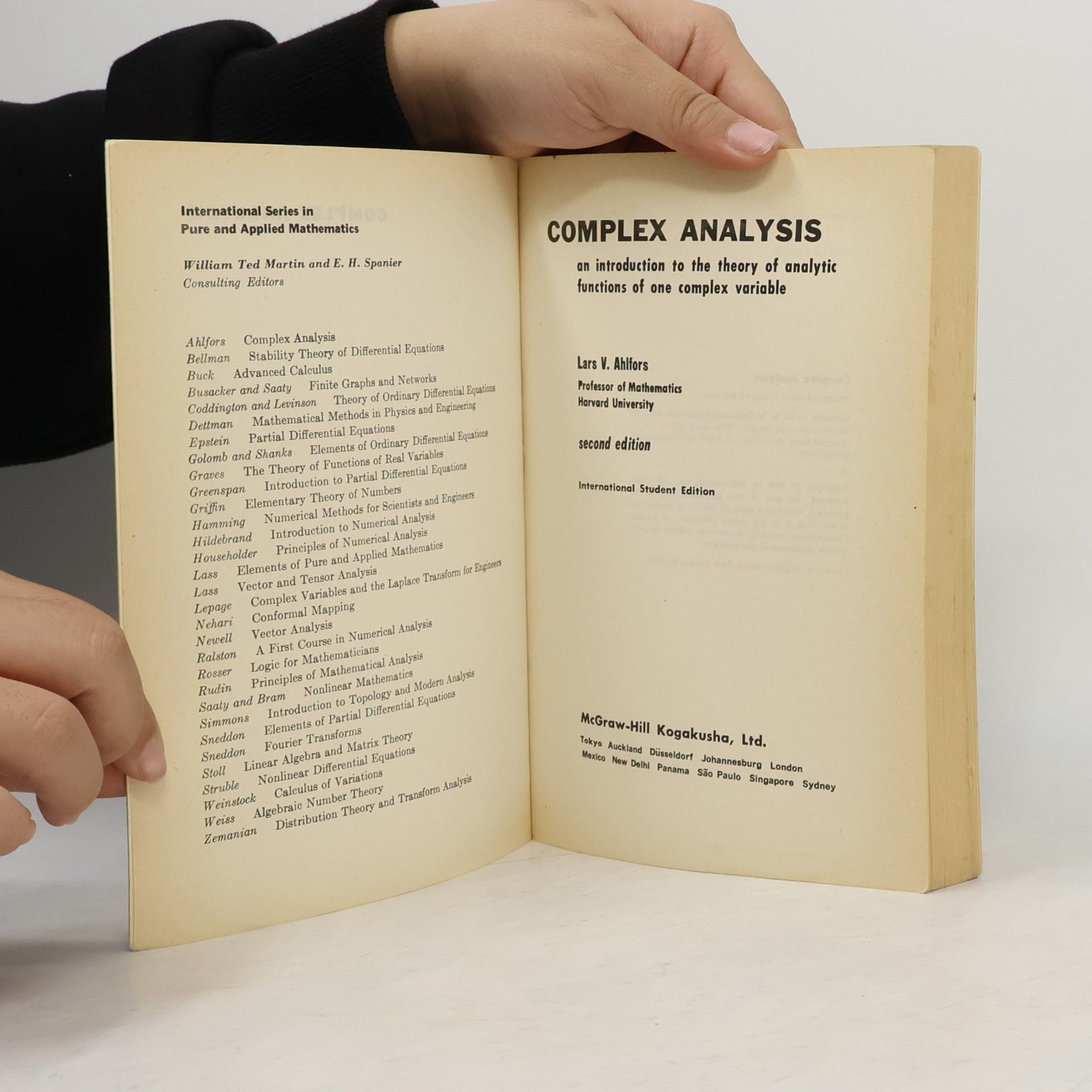 Lars V. Ahlfors Complex Analysis
