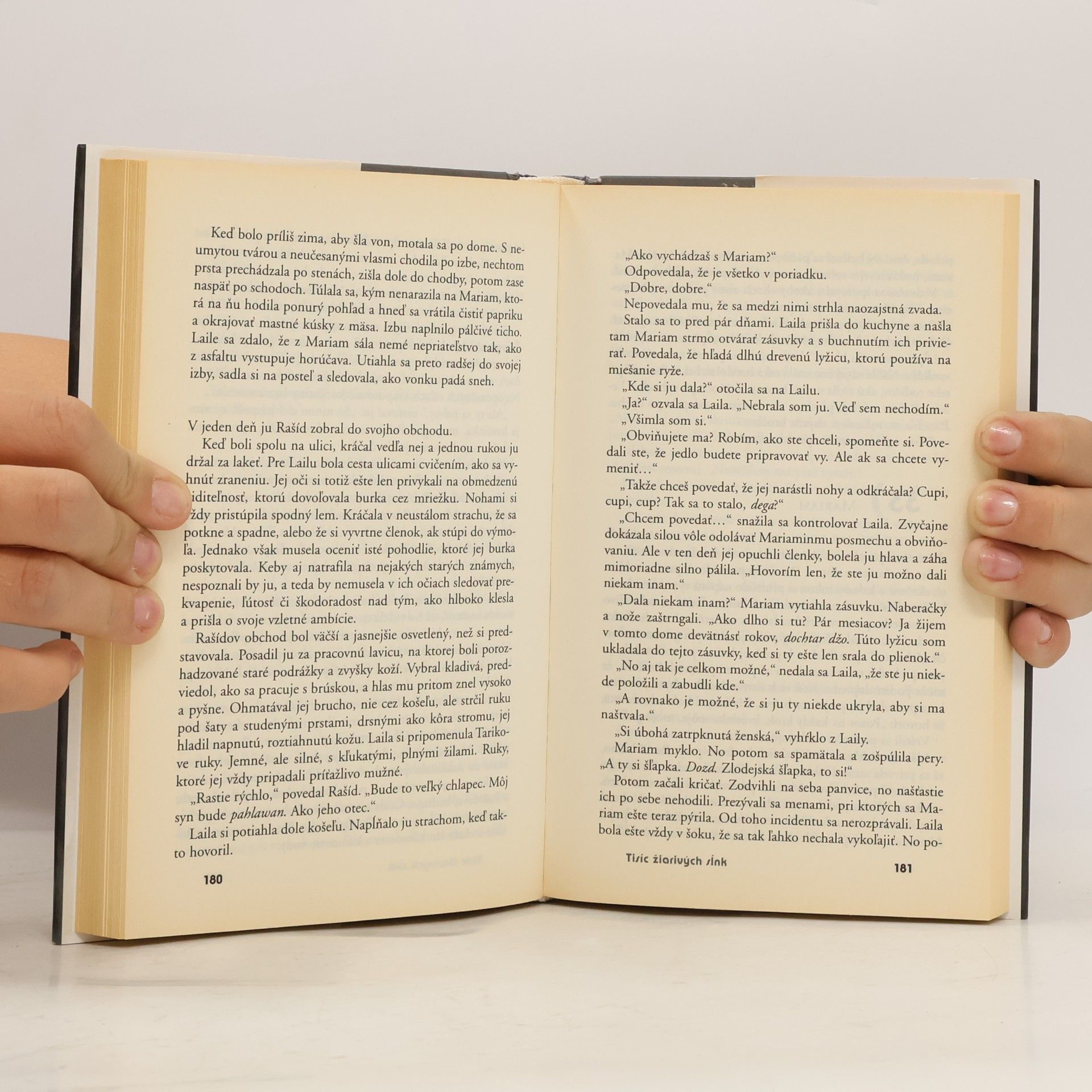 Khaled Hosseini Tisíc žiarivých sĺnk
