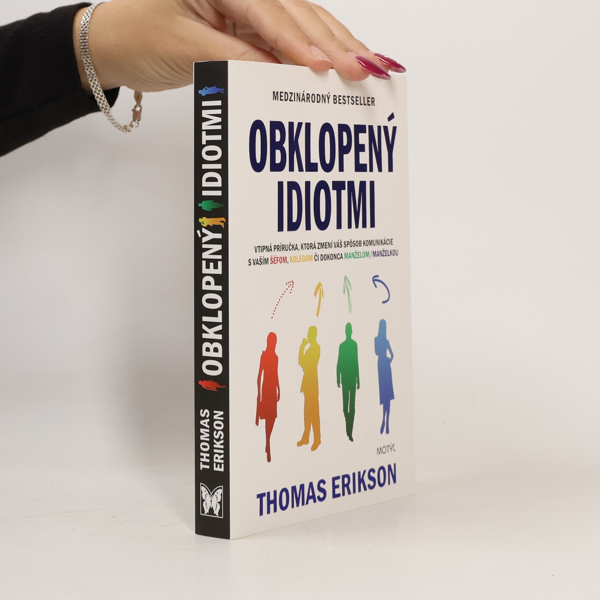 Obklopený idiotmi