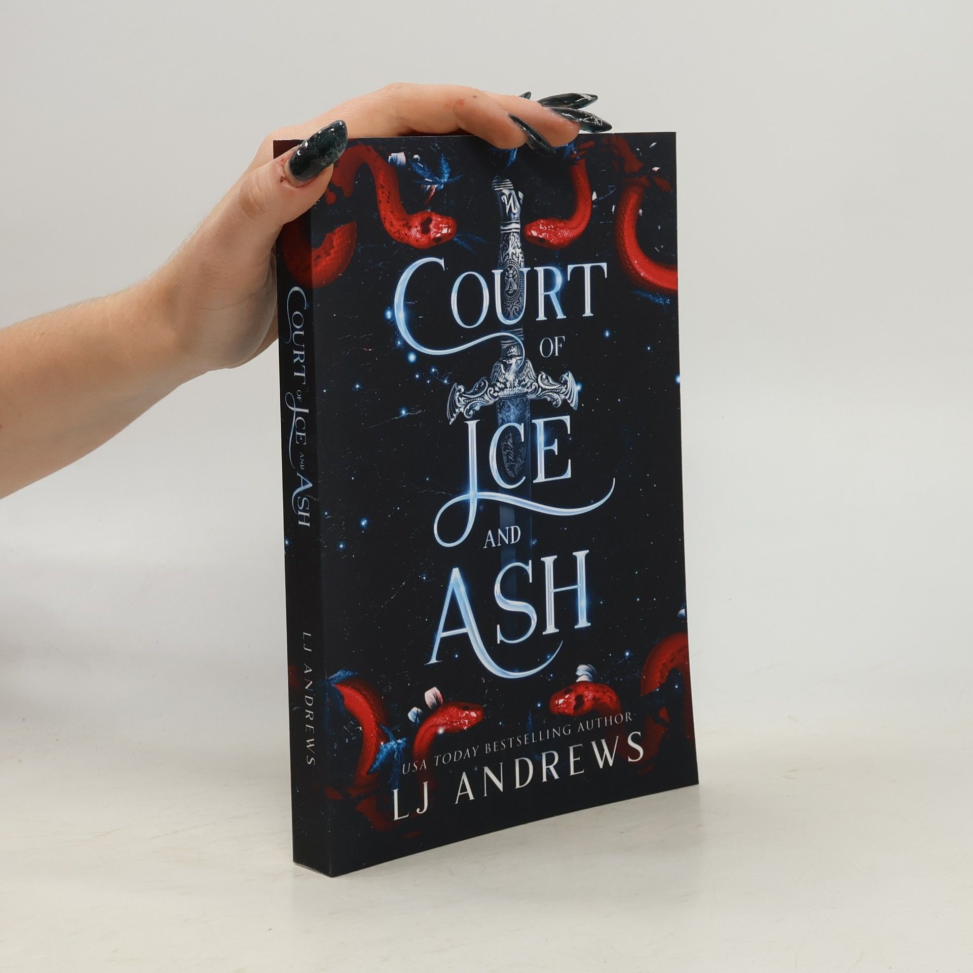 L. J. Andrews The Broken Kingdoms - 2: Court of Ice and Ash