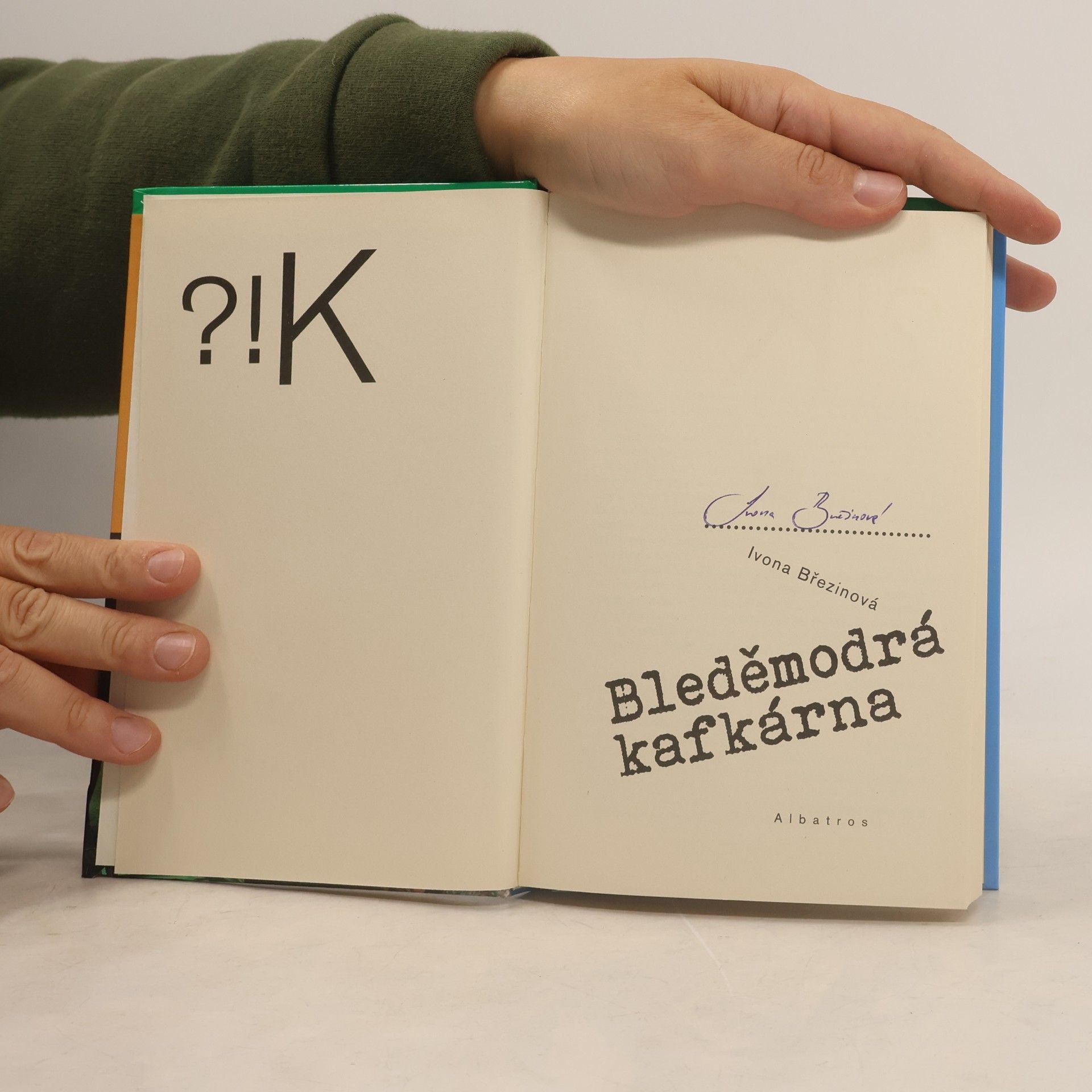 Ivona Březinová Bleděmodrá kafkárna