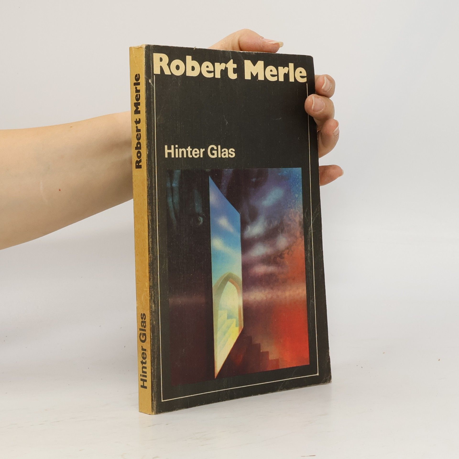 Hinter Glas