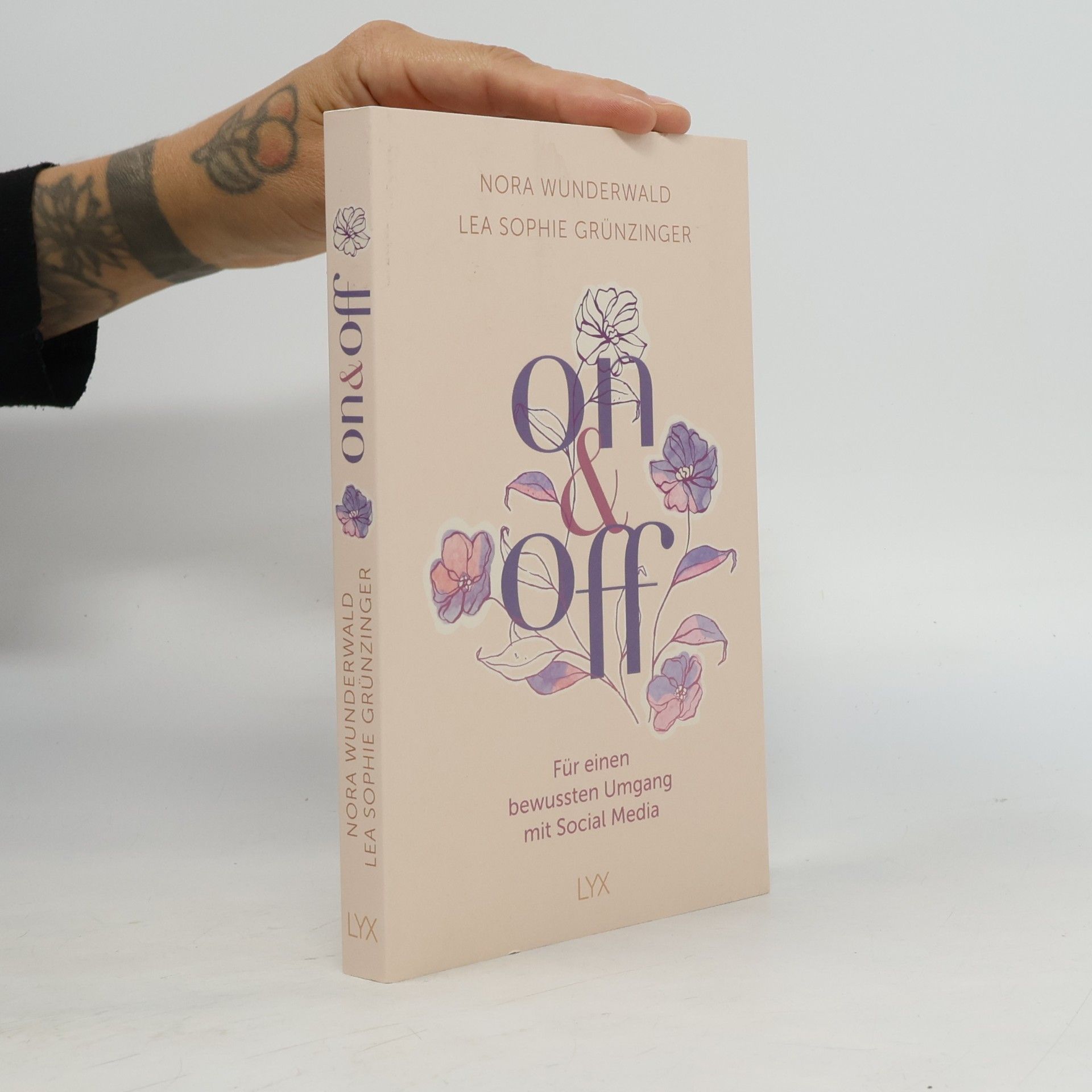 Nora Wunderwald On & Off