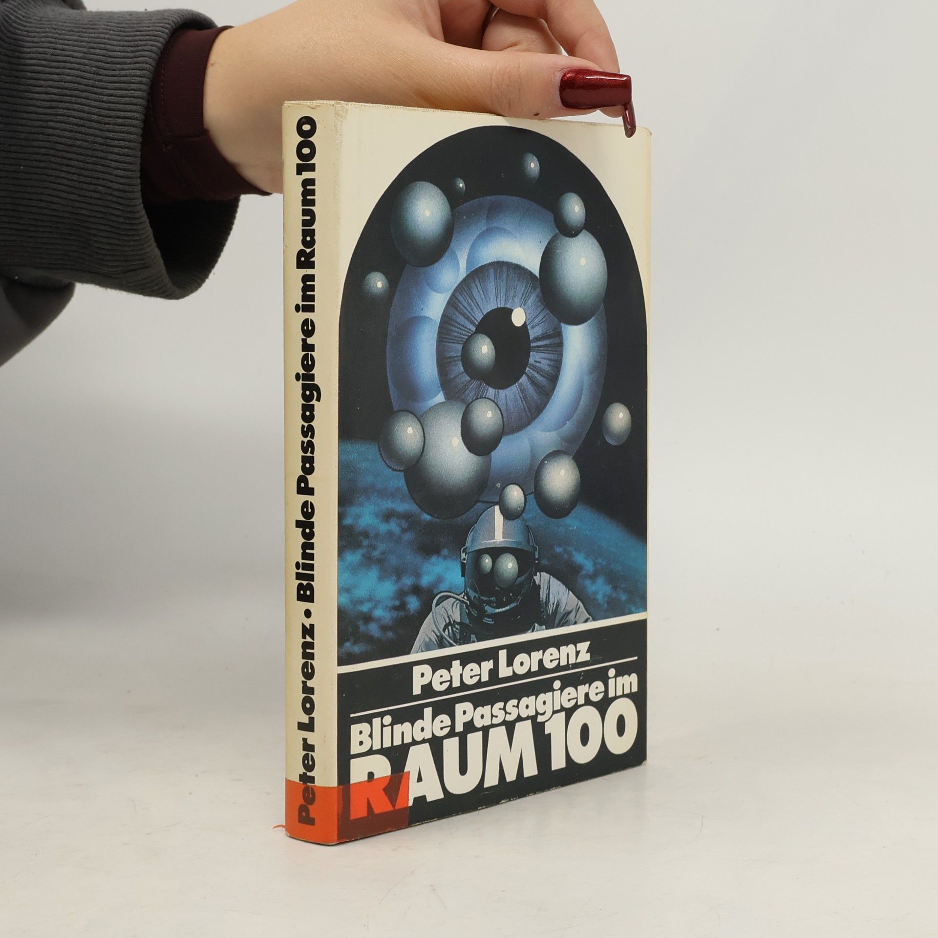 Blinde Passagiere im Raum 100