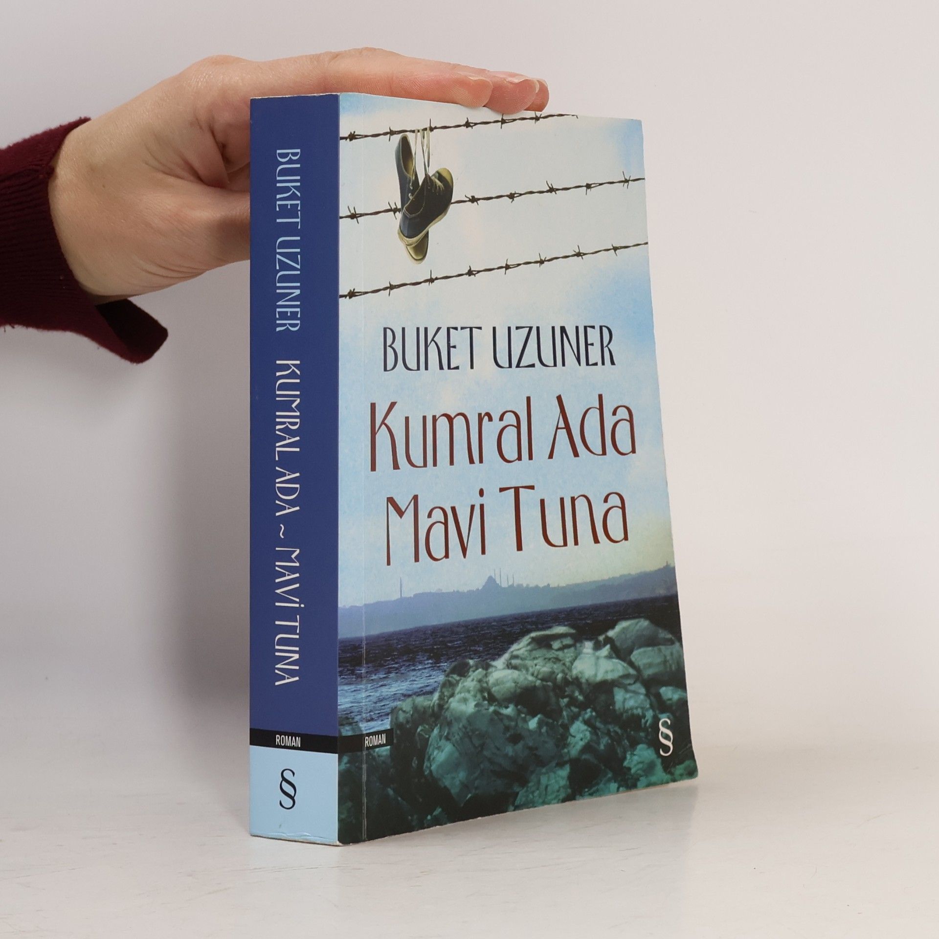 Buket Uzuner Kumral Ada- Mavi Tuna