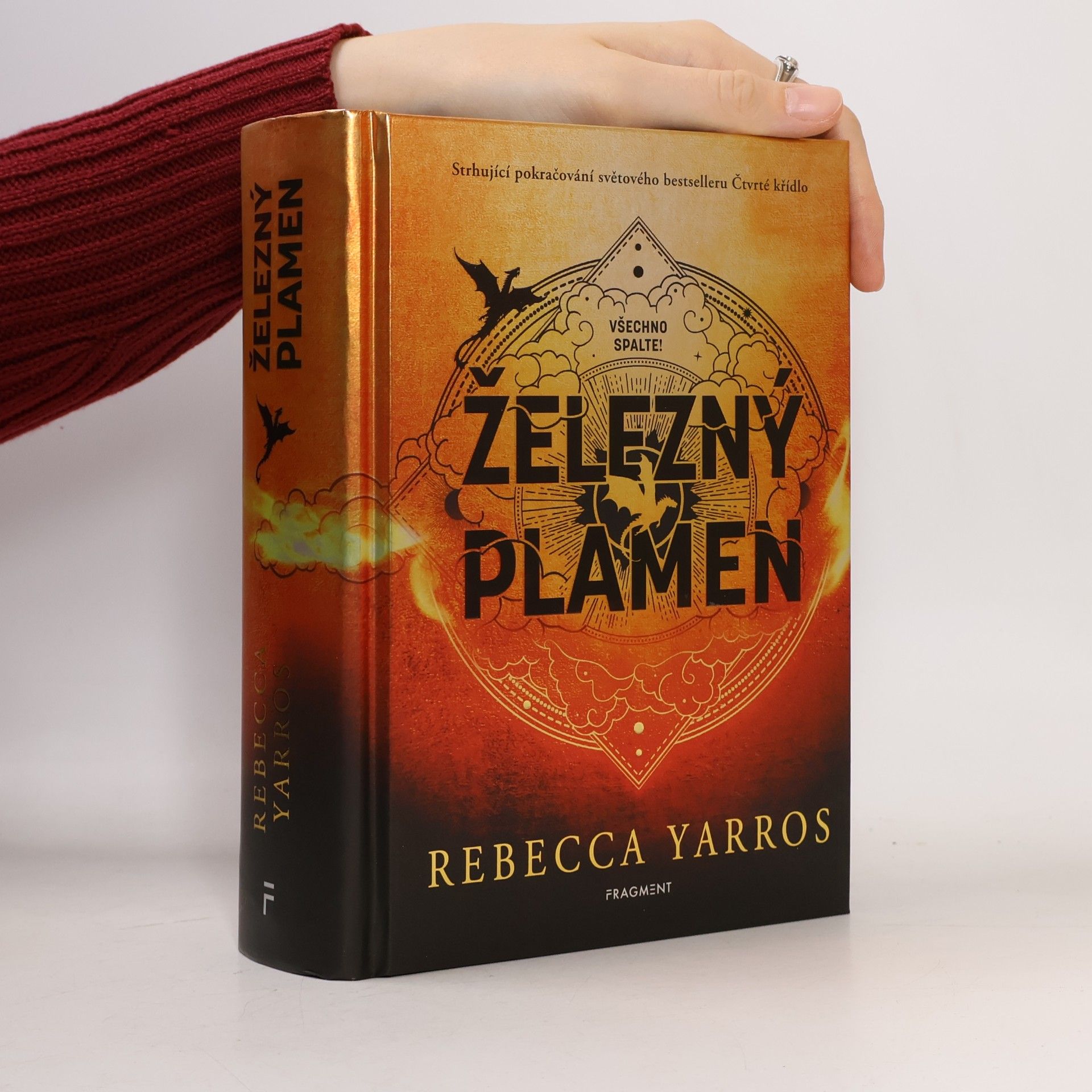 Rebecca Yarros Železný plamen