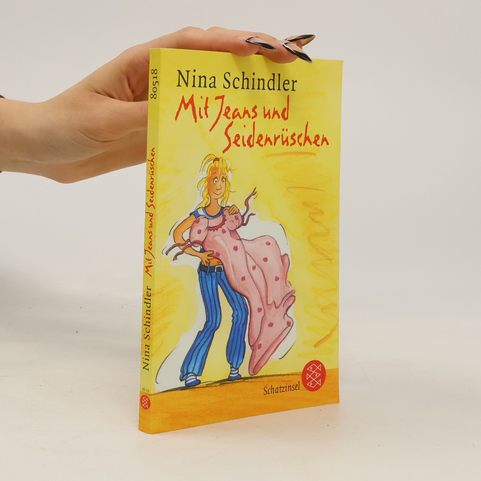 Mit Jeans und Seidenrüschen