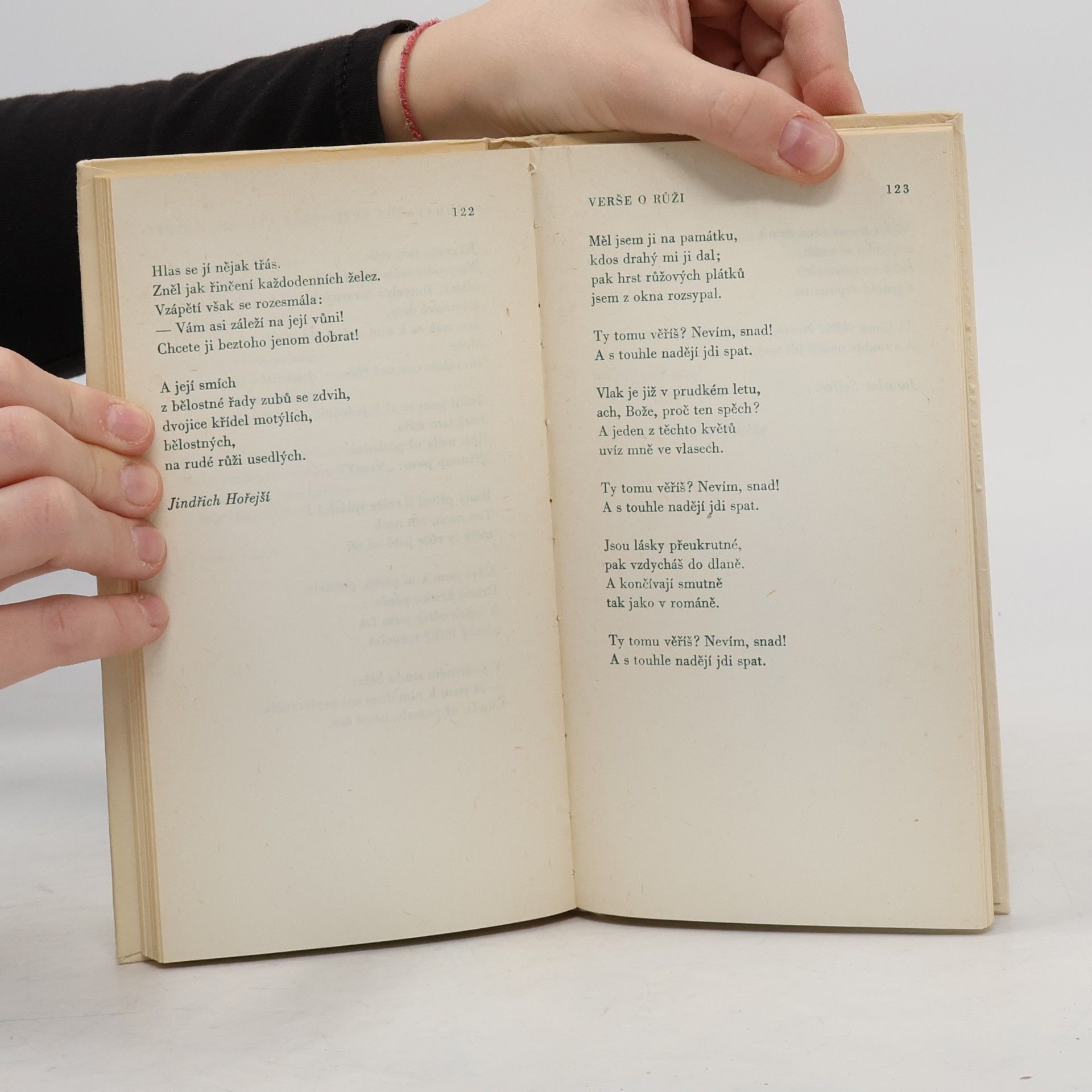 Rudolf Matys Abeceda květů. Stolístek z české a světové poezie