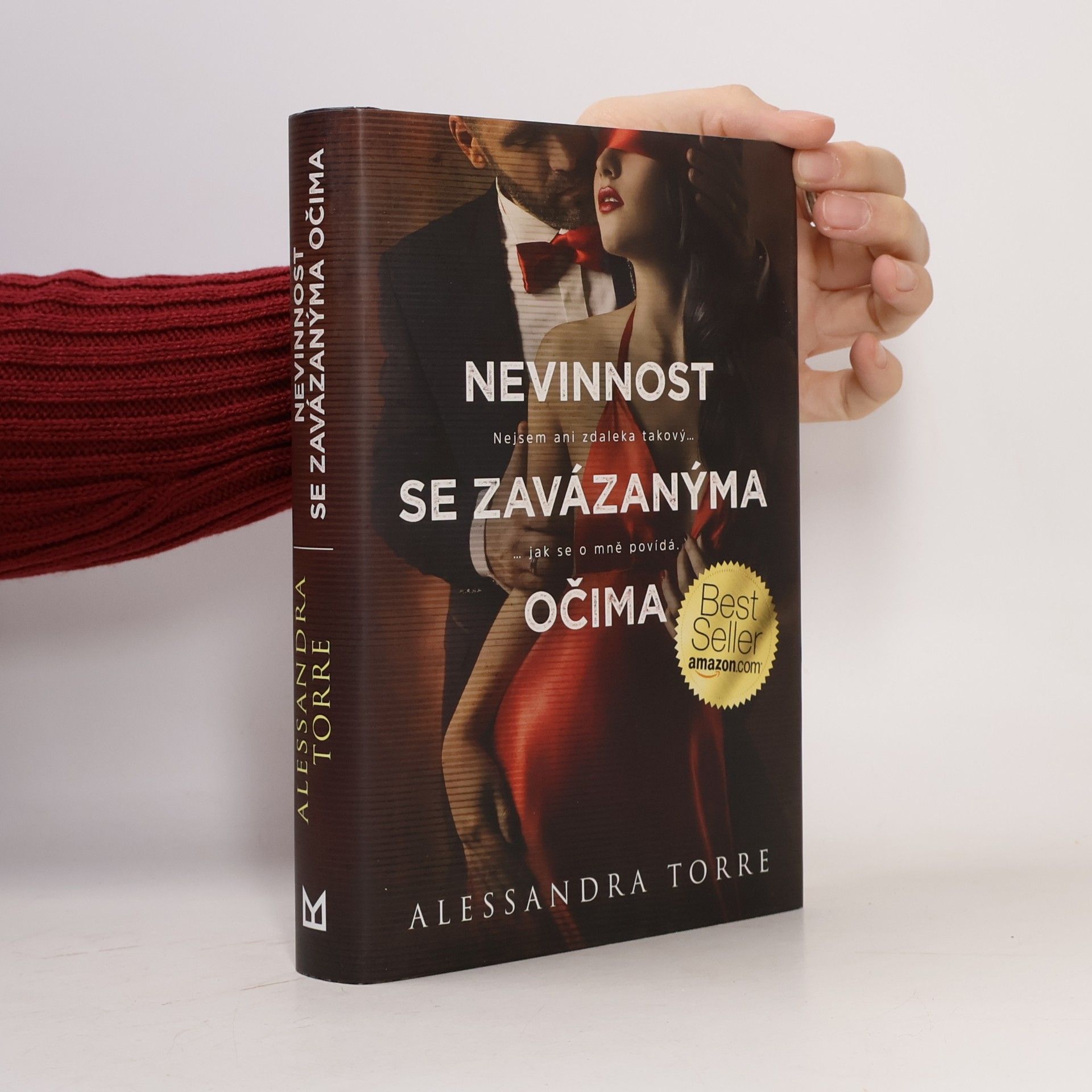 Alessandra Torre Nevinnost se závazanýma očima