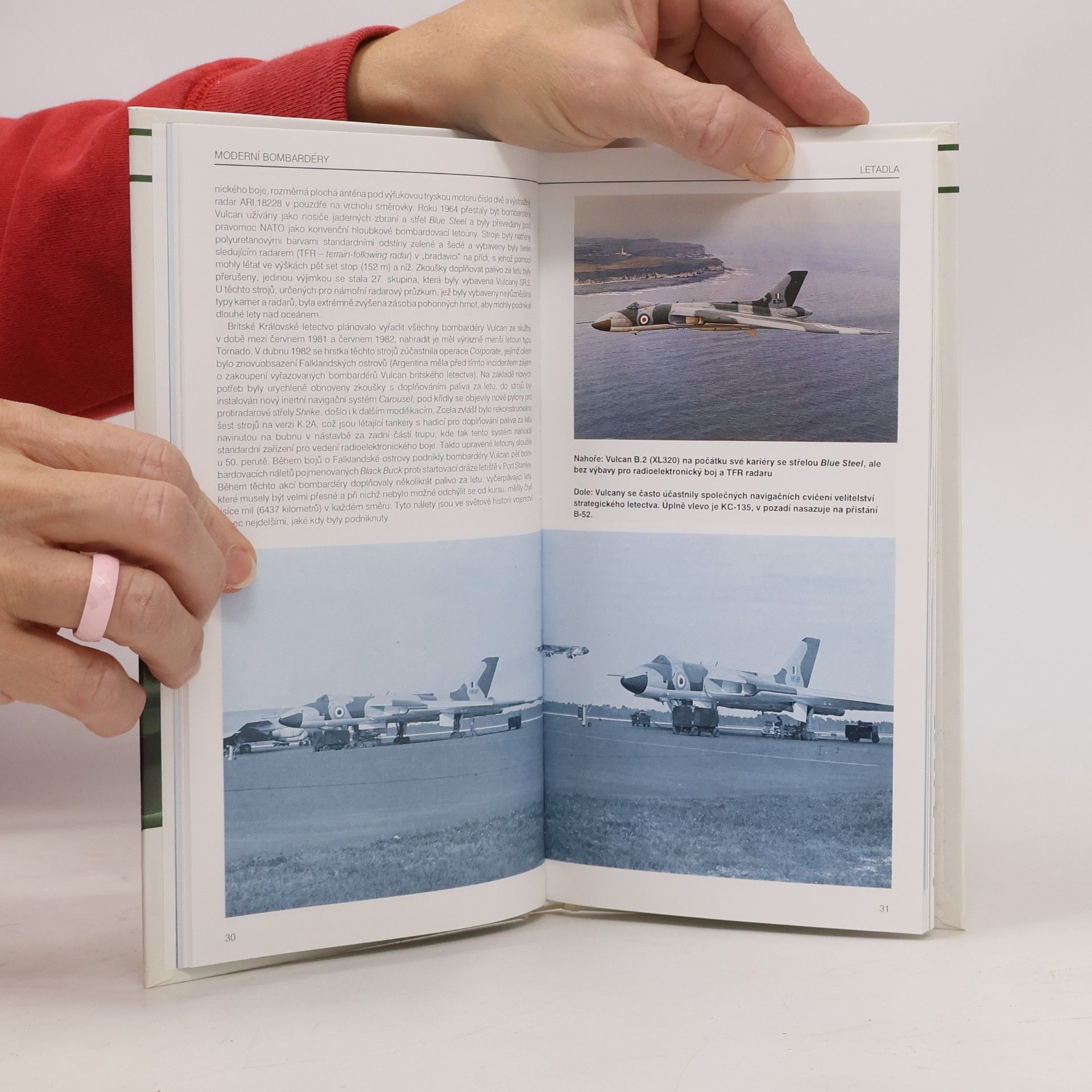 Bill Gunston Moderní bombardéry