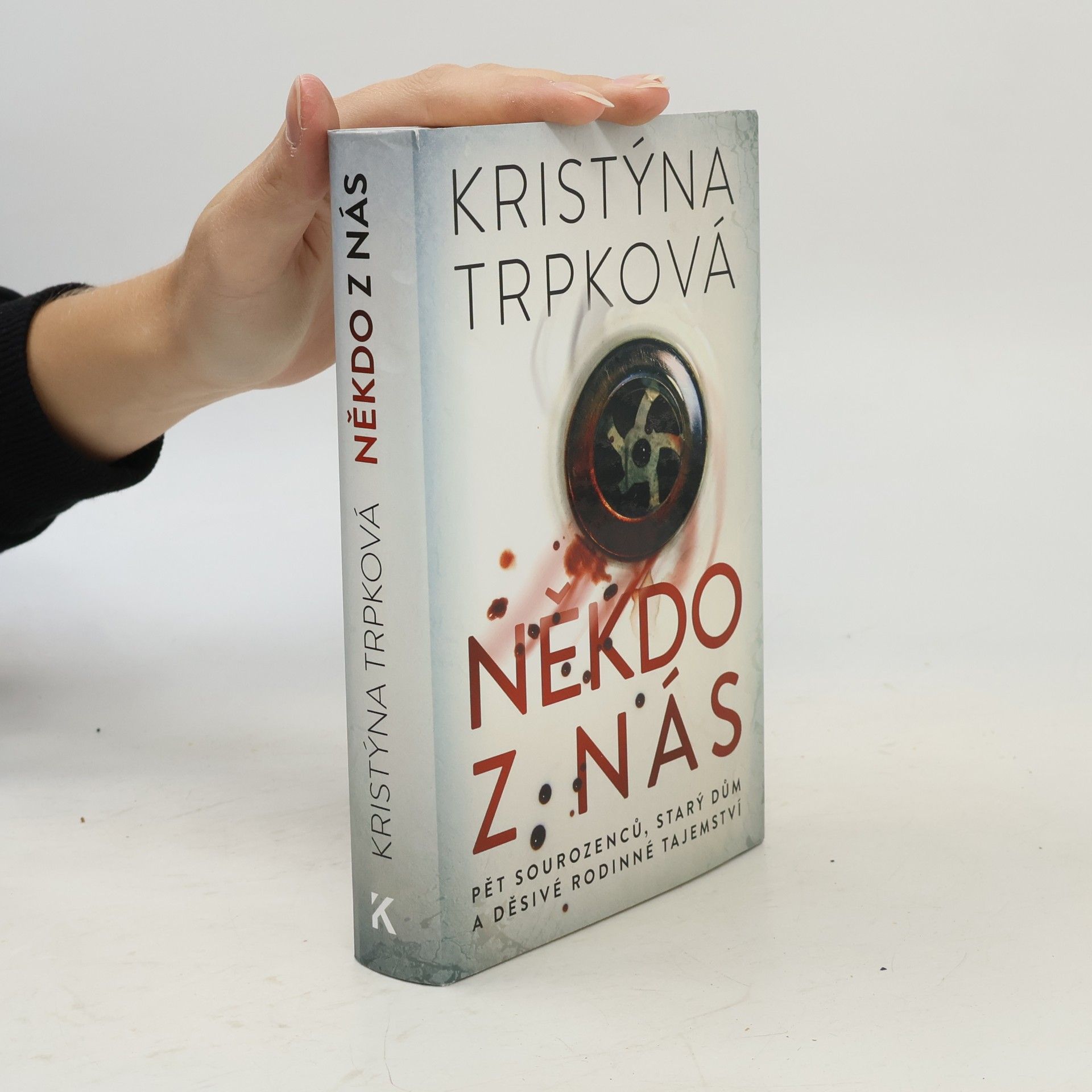 Někdo z nás