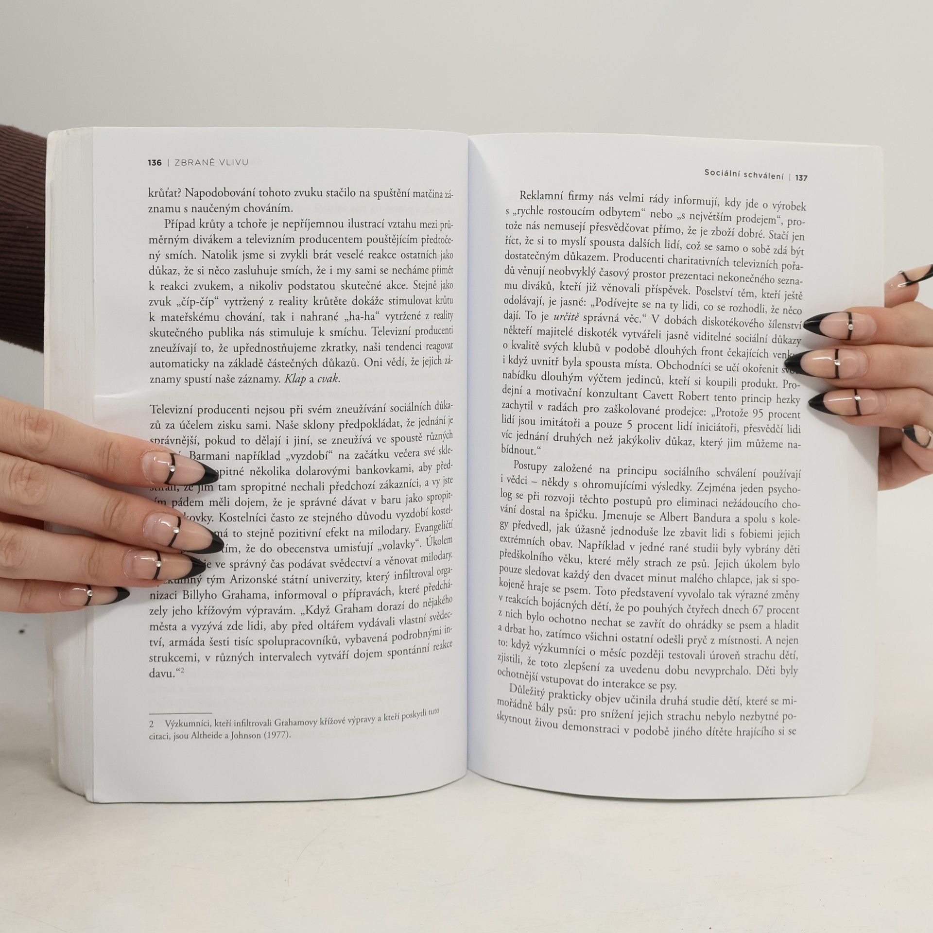 Robert Cialdini Zbraně vlivu. Manipulativní techniky a jak se jim bránit