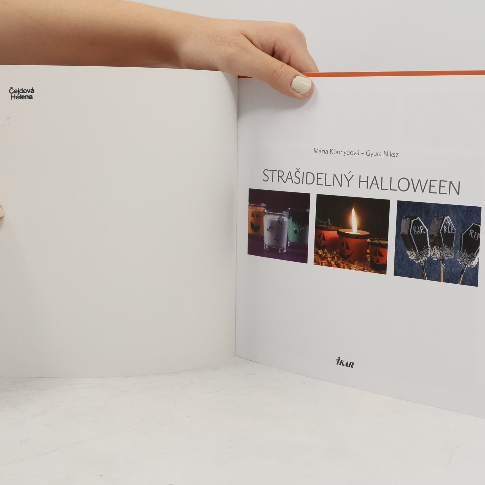 Mária Könnyü Strašidelný Halloween