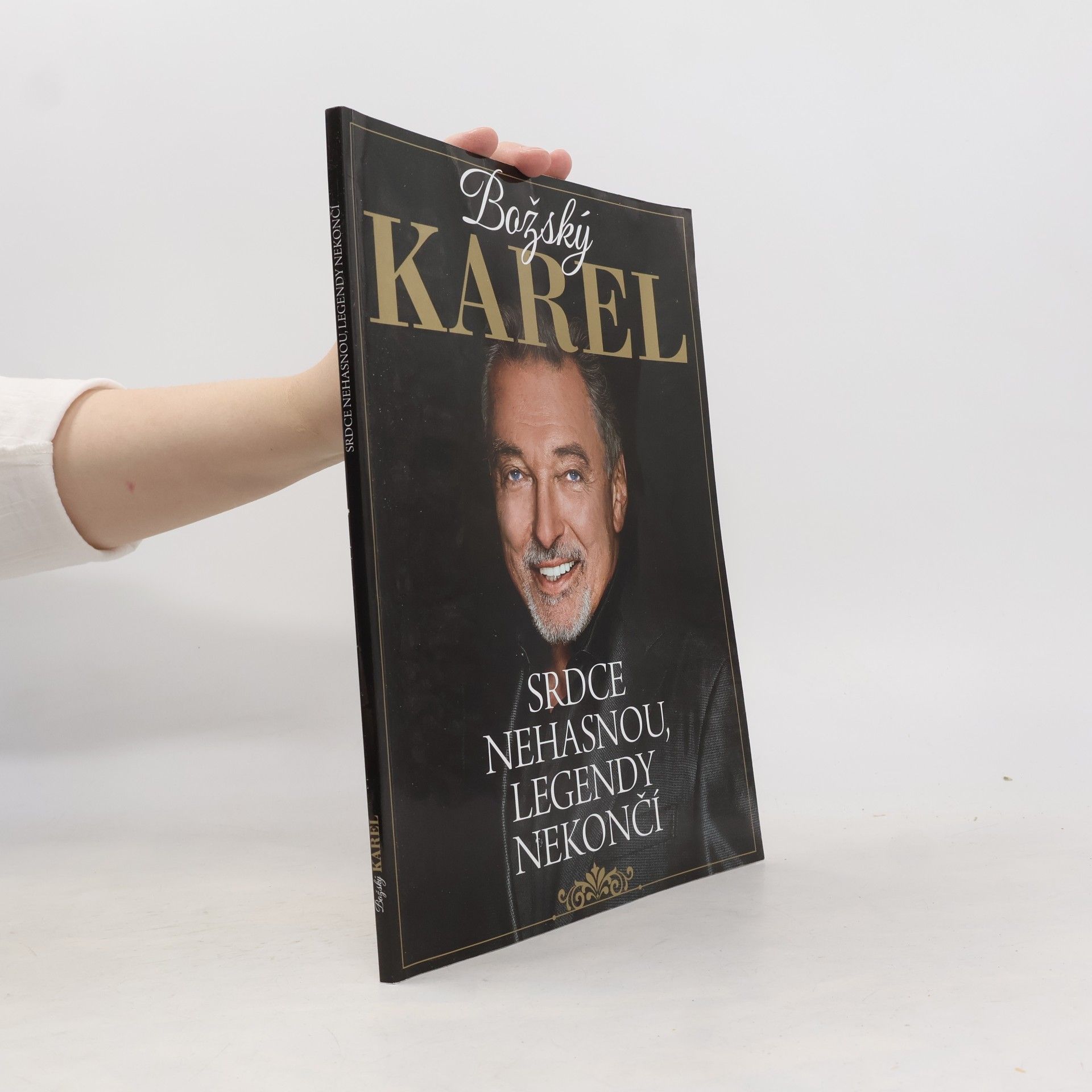 Marek Vejvoda Božský Karel: Srdce nehasnou, legendy nekončí