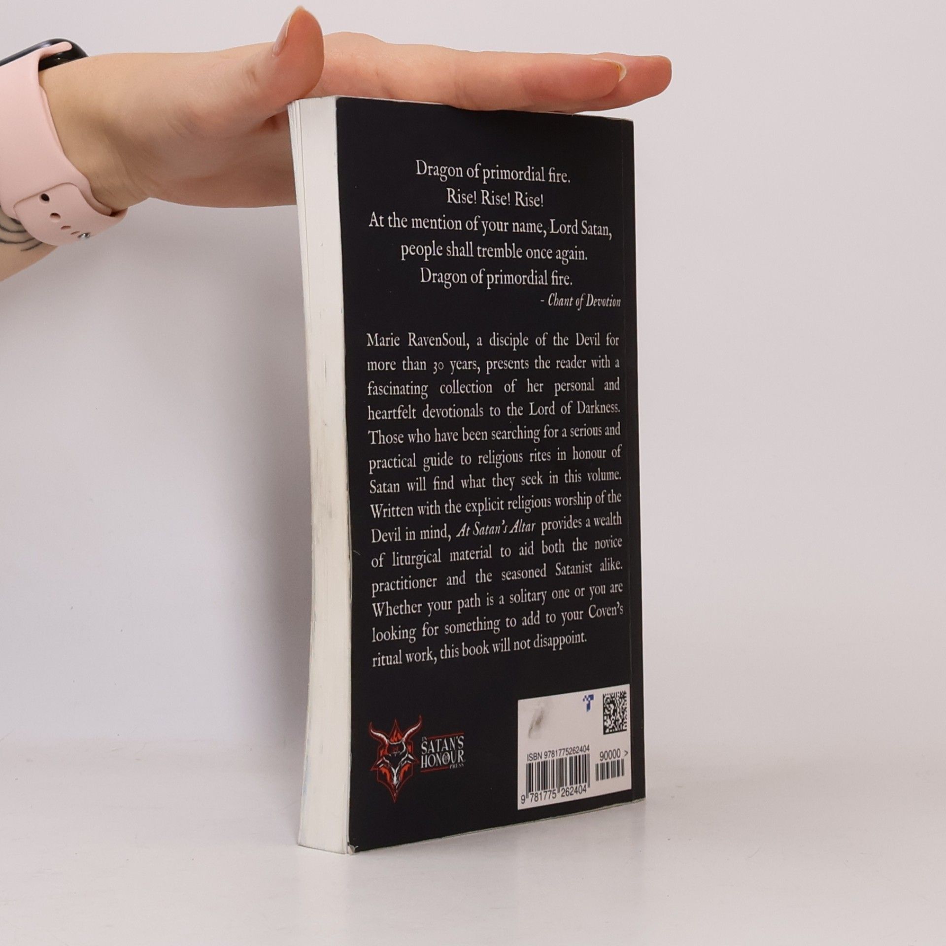 Marie RavenSoul At Satan's Altar: A Collection of Prayers, Chants, Affirmations, Hymns, and Rituals