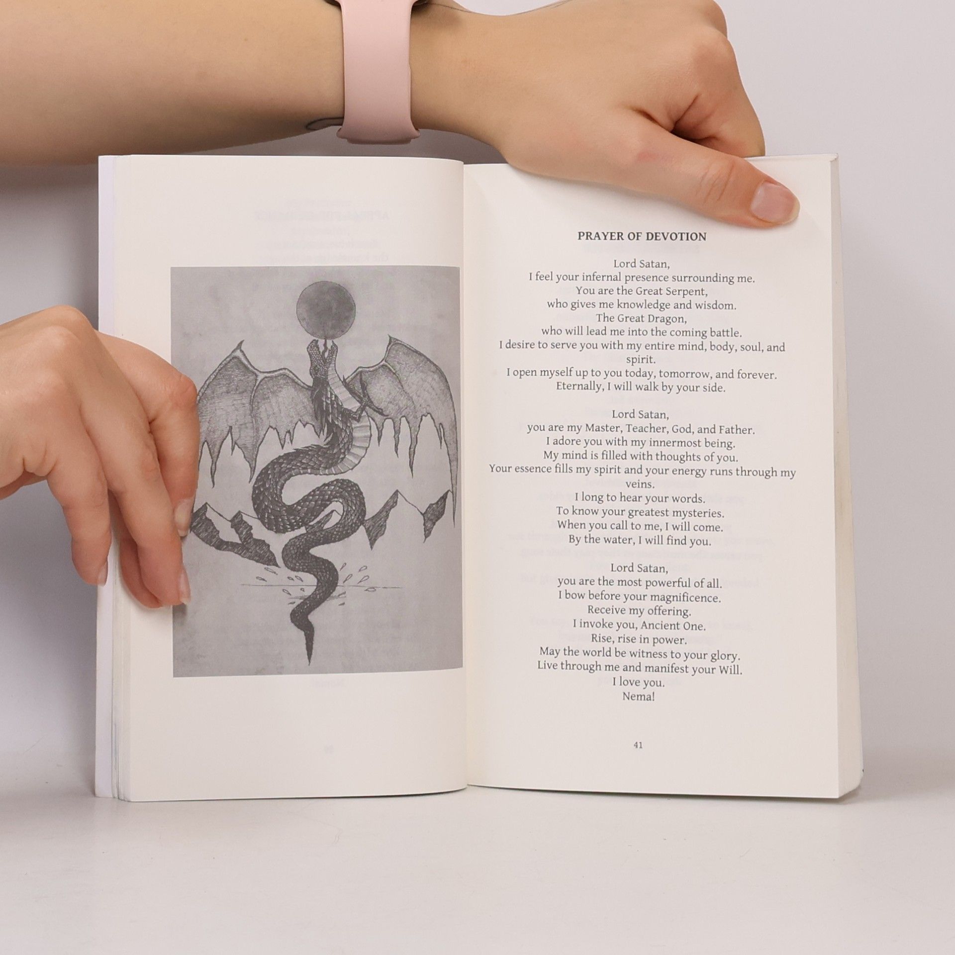 Marie RavenSoul At Satan's Altar: A Collection of Prayers, Chants, Affirmations, Hymns, and Rituals