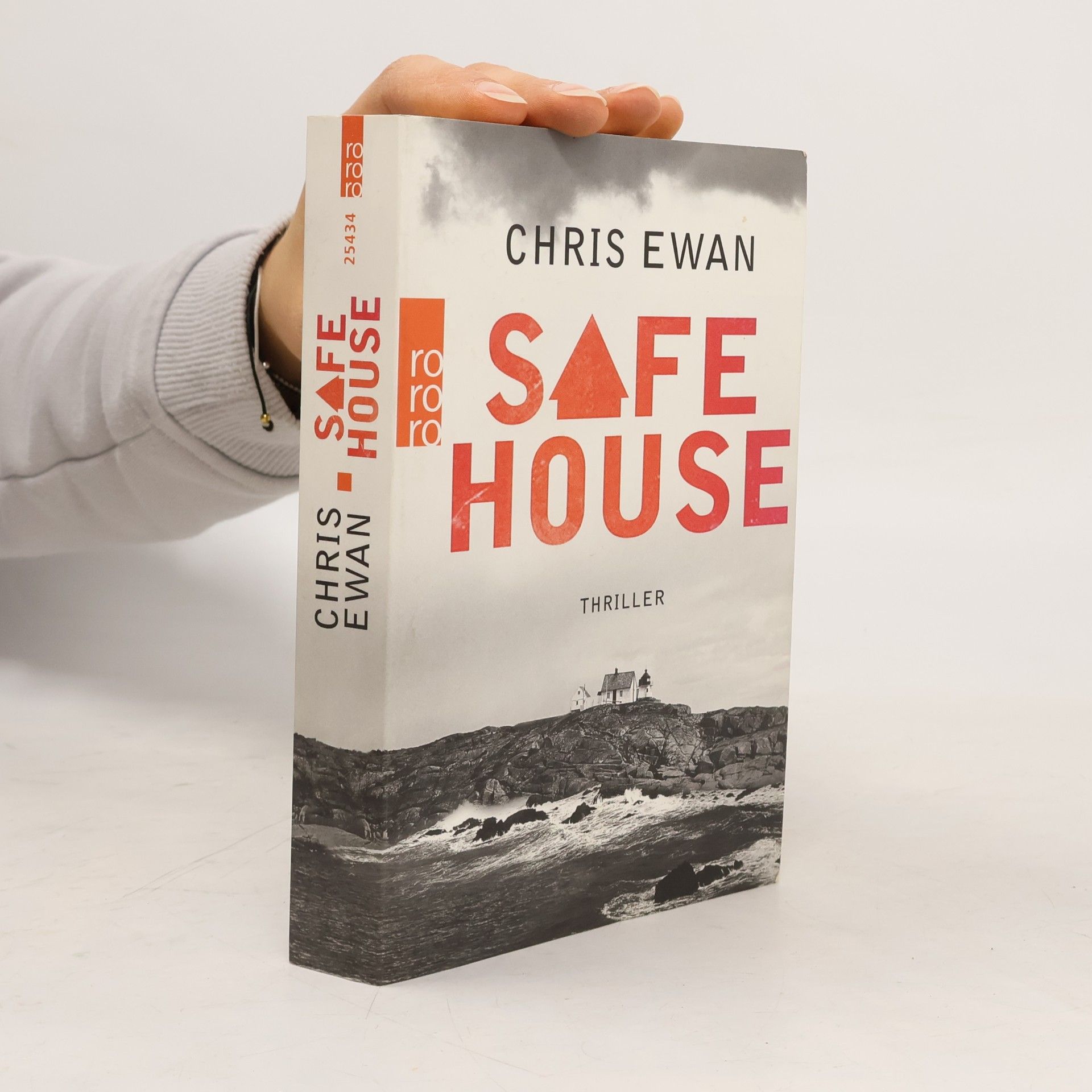 Chris Ewan Safe house
