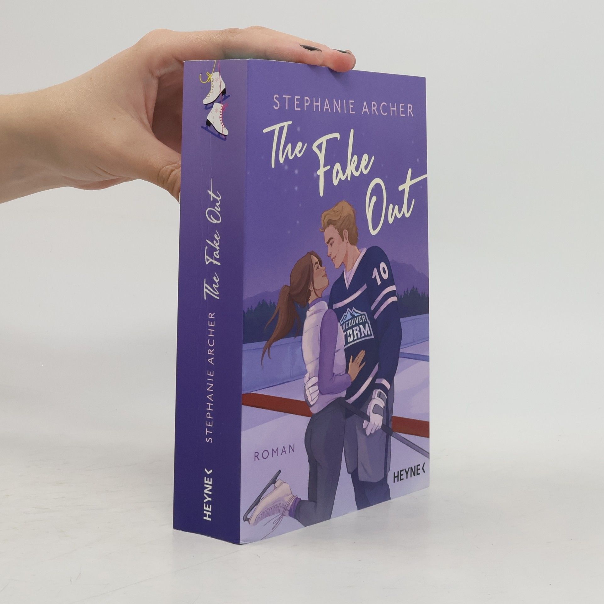 Stephanie Archer The Fake Out