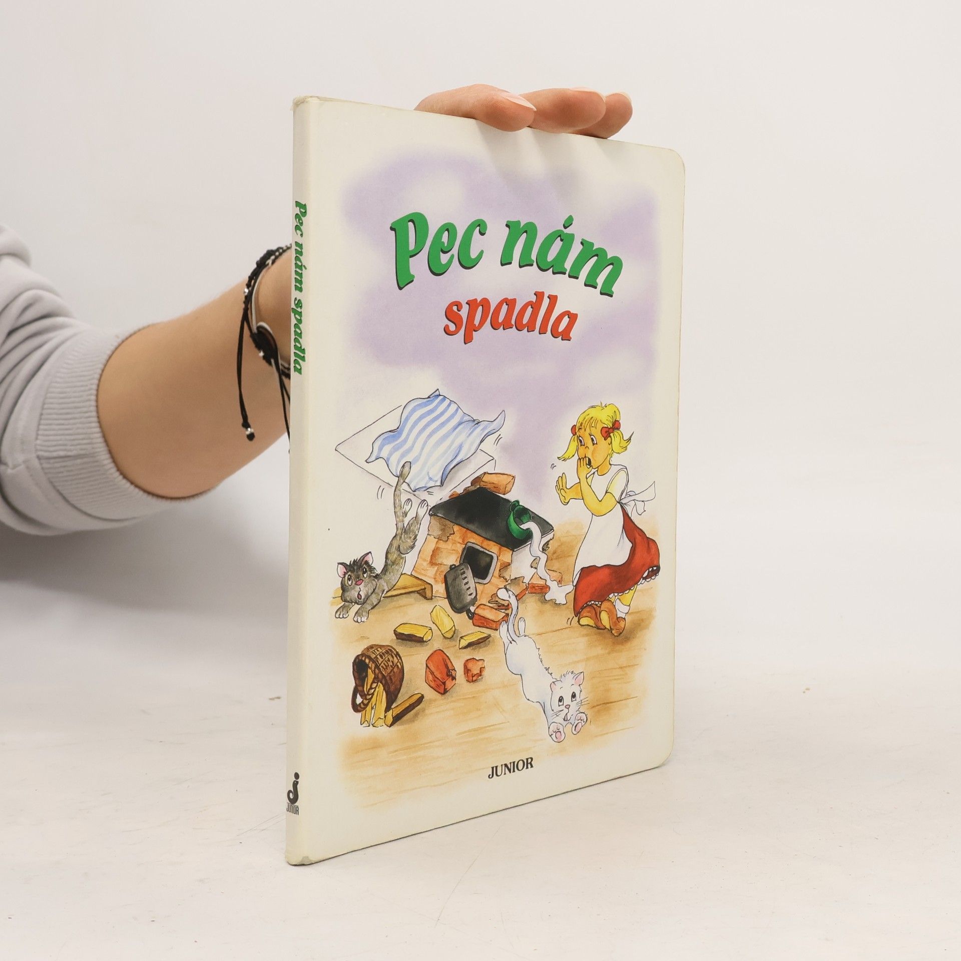 Pec nám spadla