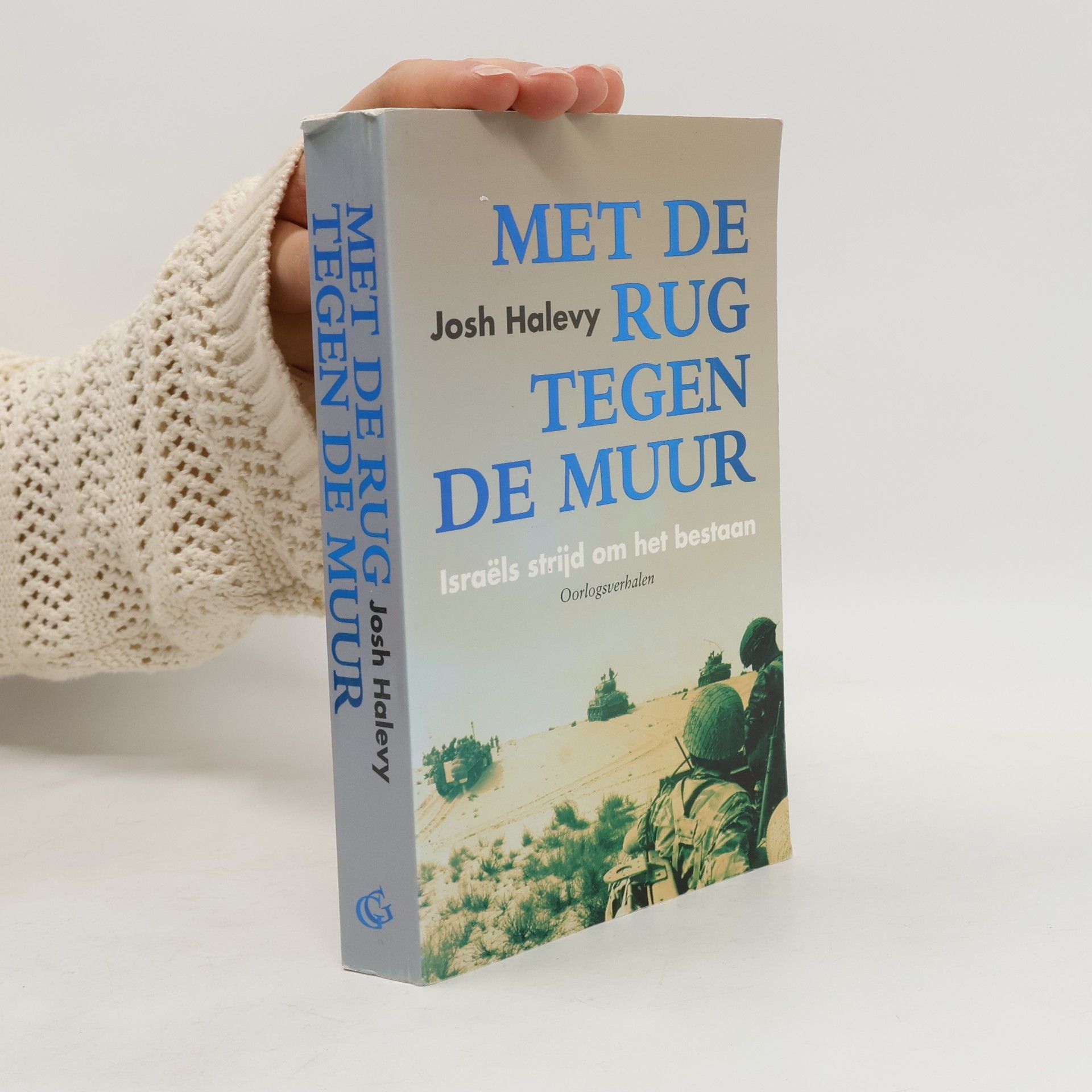 Met de rug tegen de muur