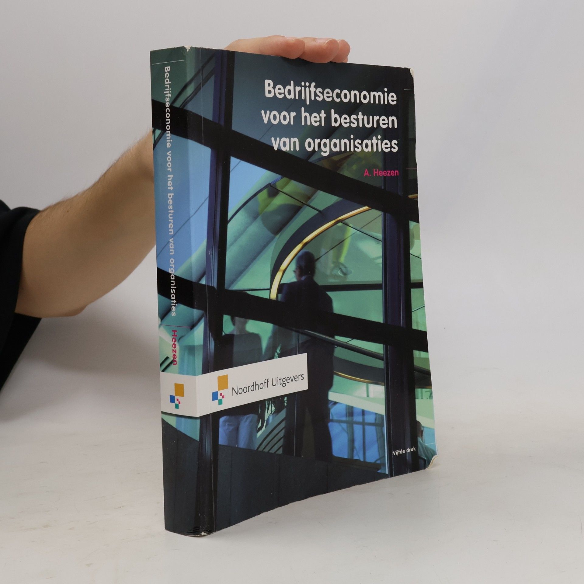 A.W.W. Heezen Bedrijfseconomie voor het besturen van organisaties
