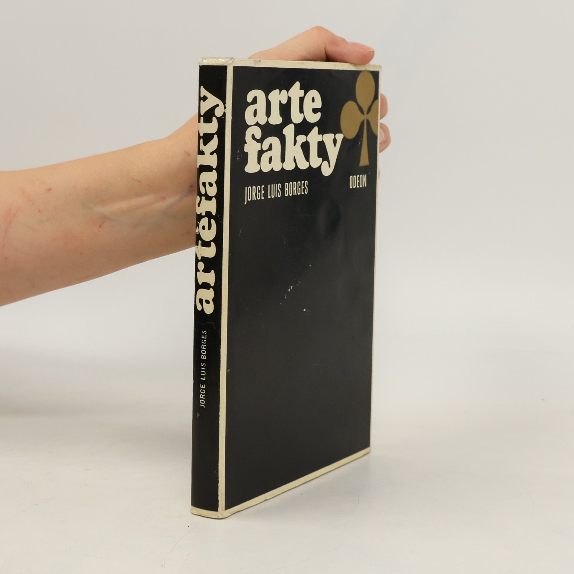 Artefakty