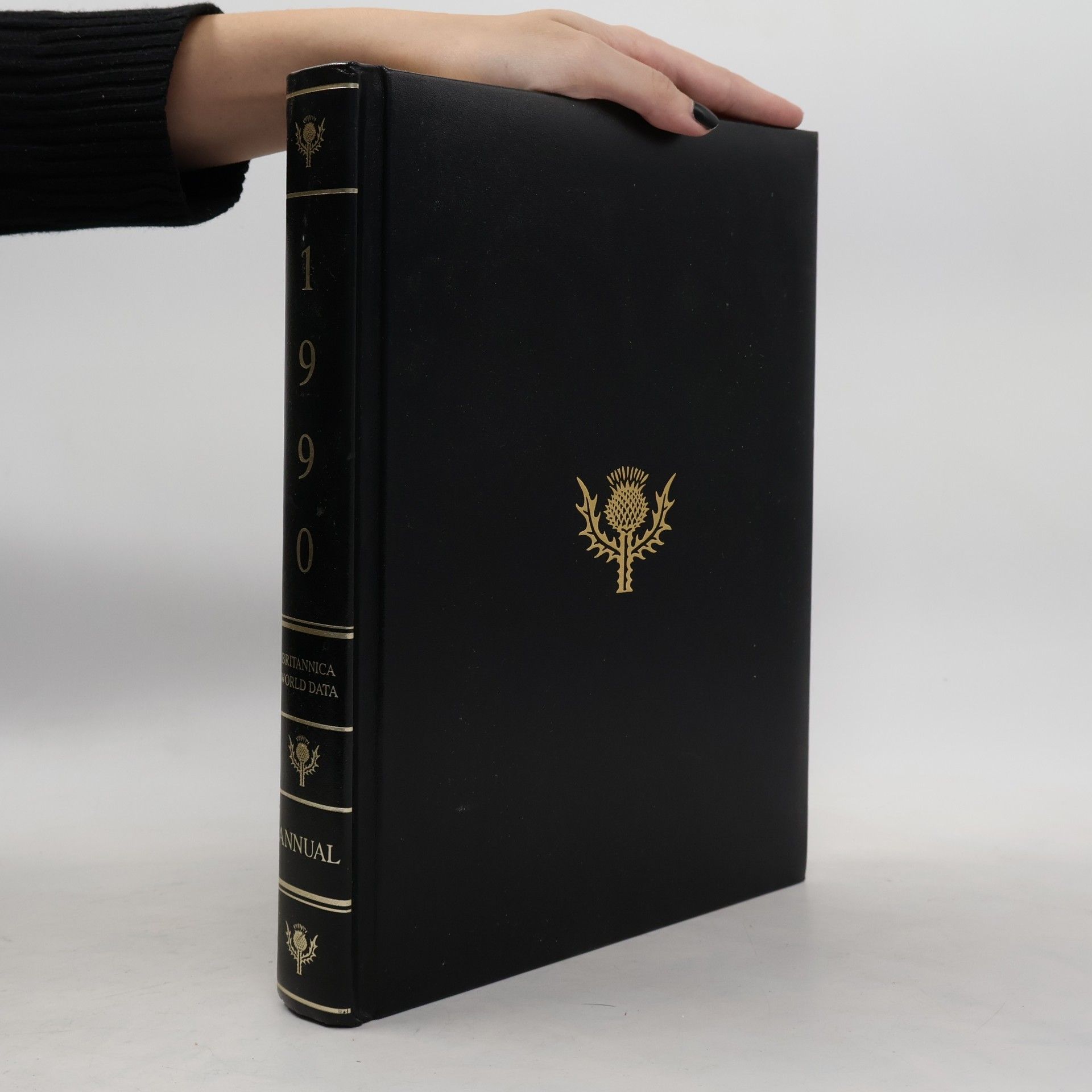 Various authors 1990 Britannica book of the world
