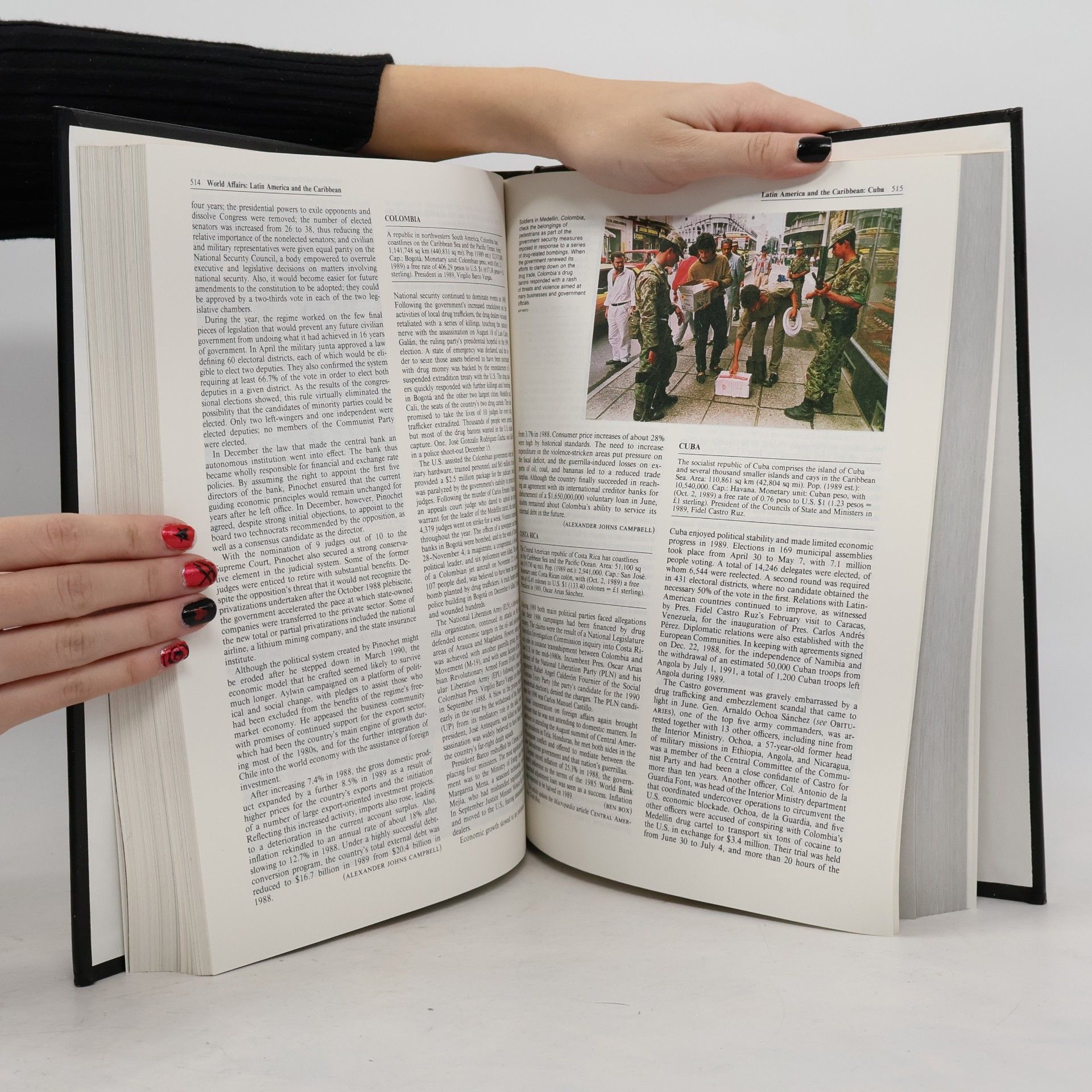 Various authors 1990 Britannica book of the world