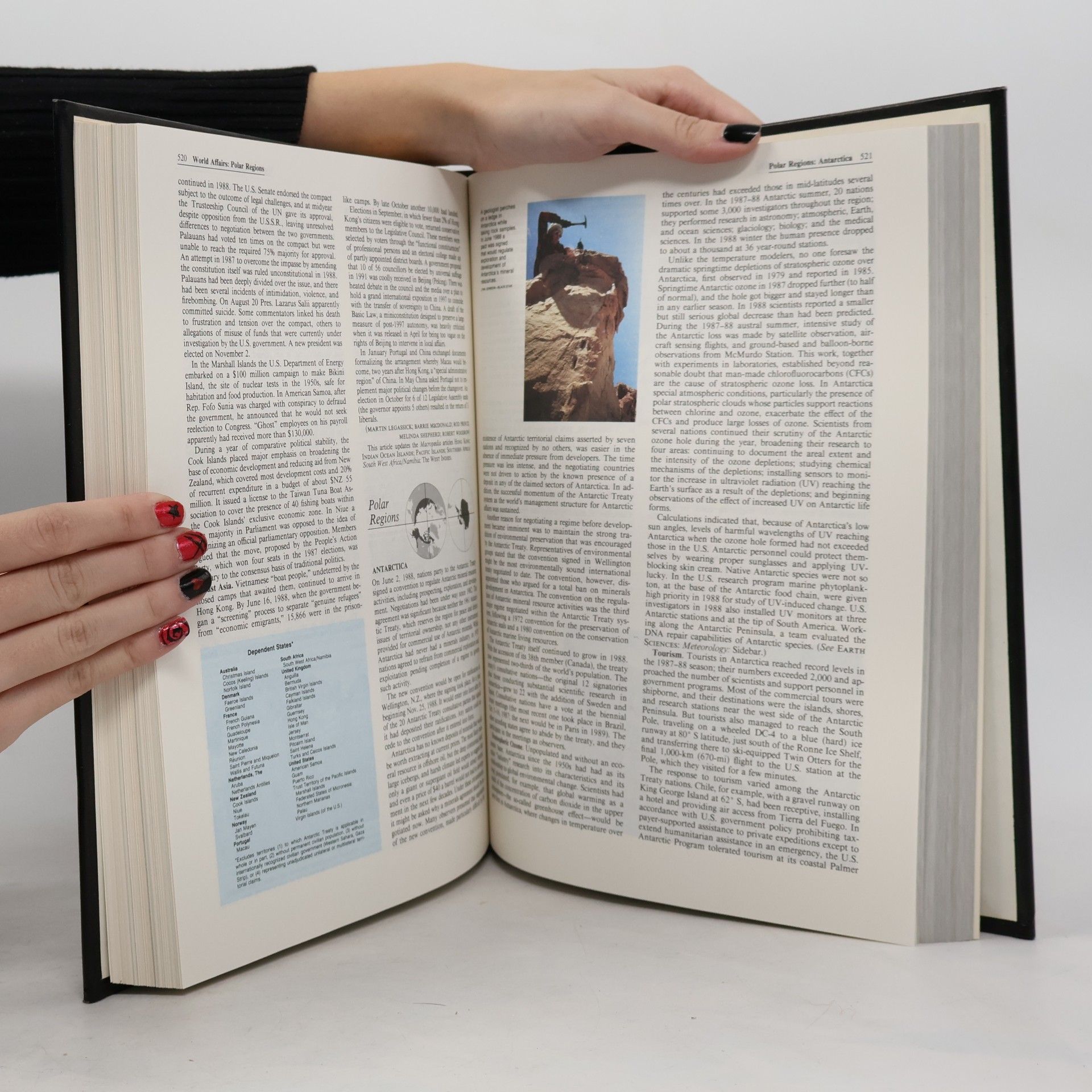 Various authors Encyclopaedia Britannica 1989. Book of the Year