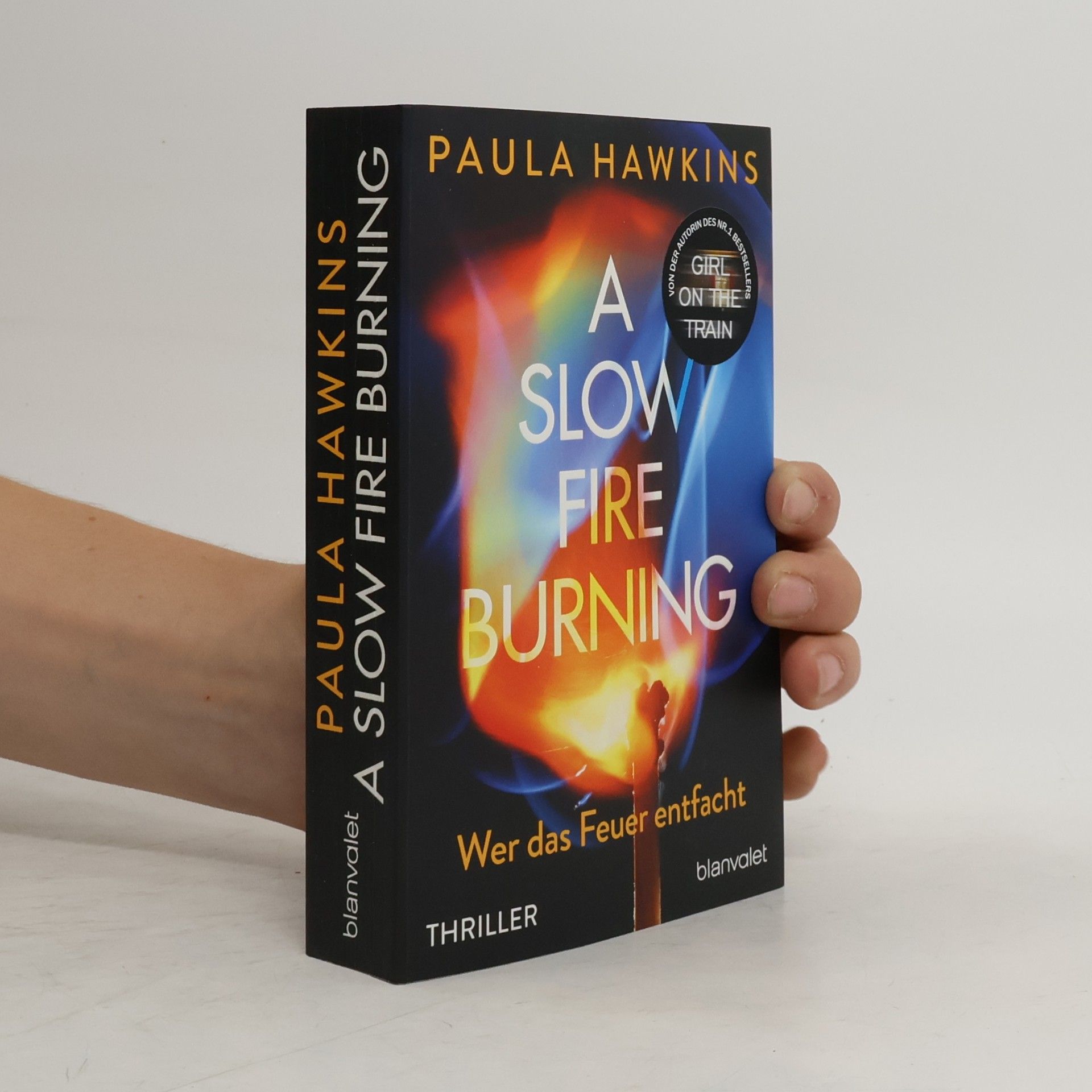 Paula Hawkinsová A Slow Fire Burning