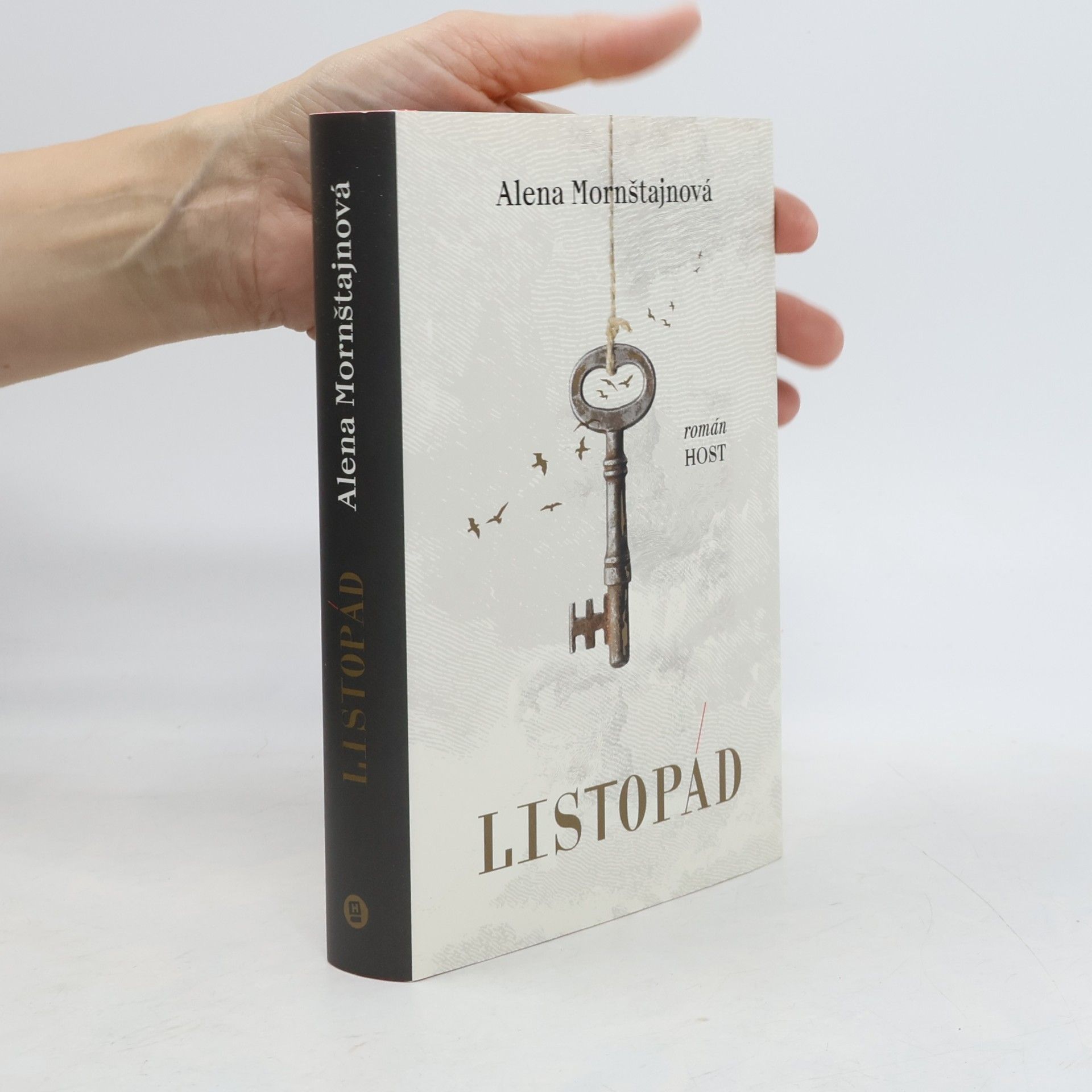 Alena Mornštajnová Listopád