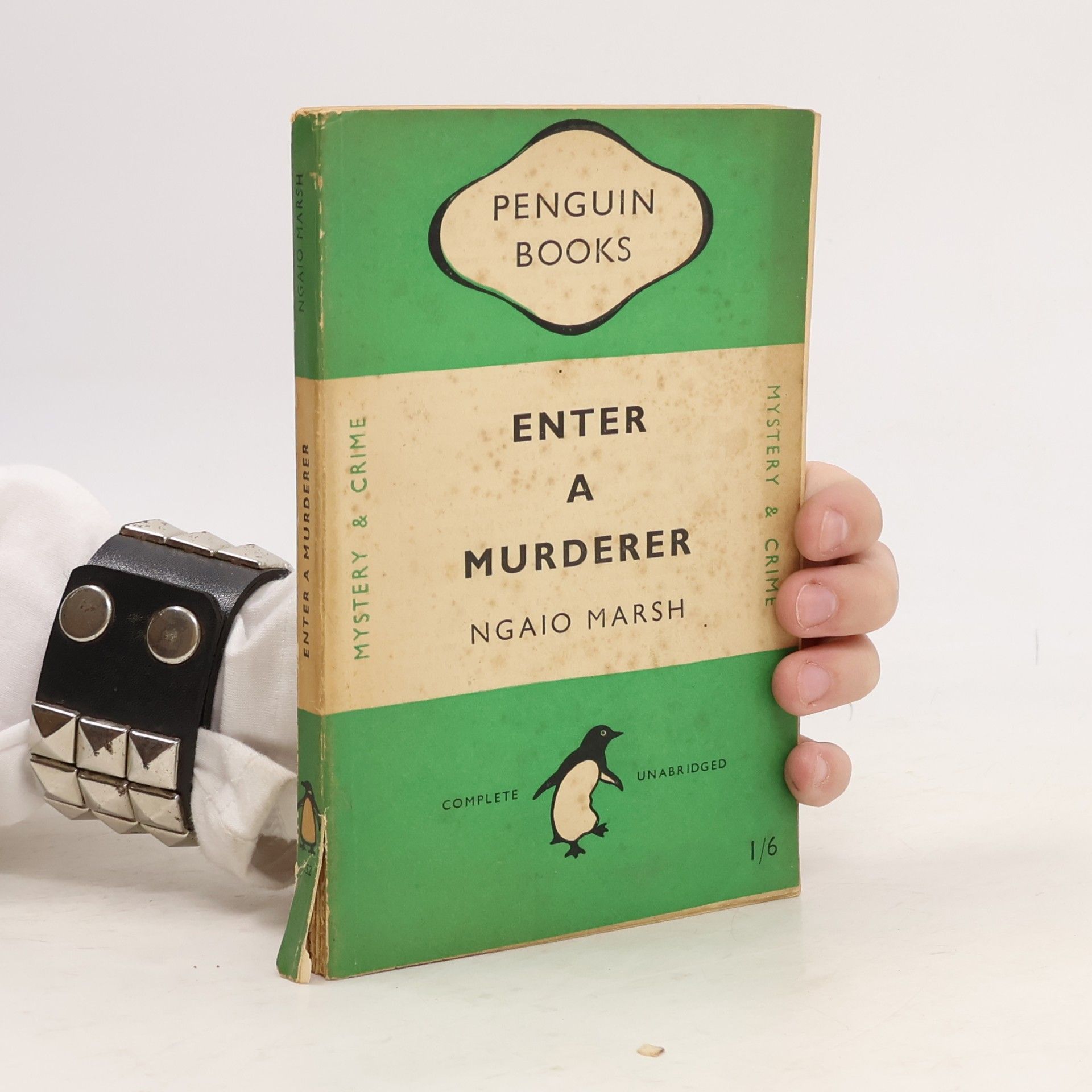 Ngaio Marsh Enter a Murderer