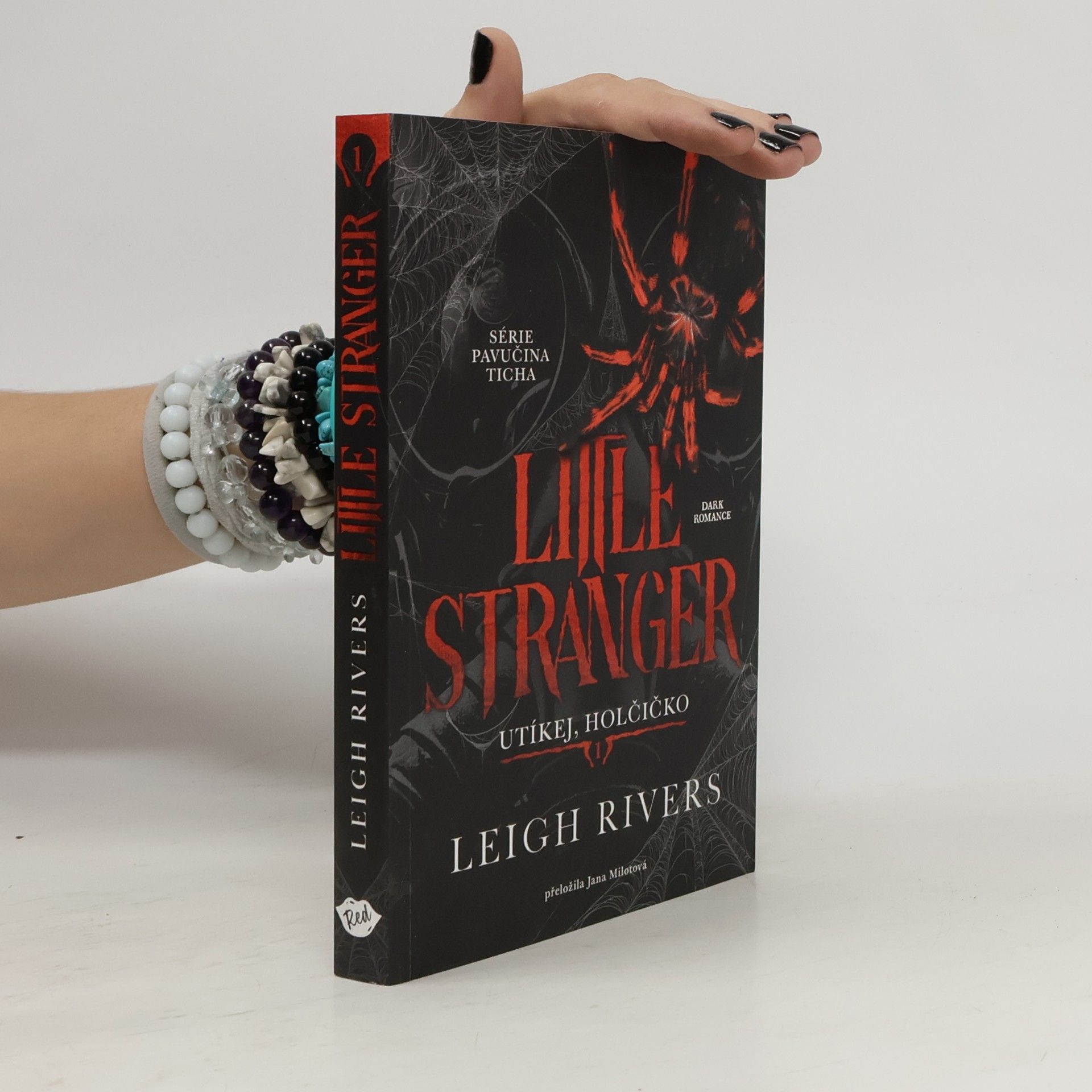 Leigh Rivers Little Stranger Utíkej, holčičko