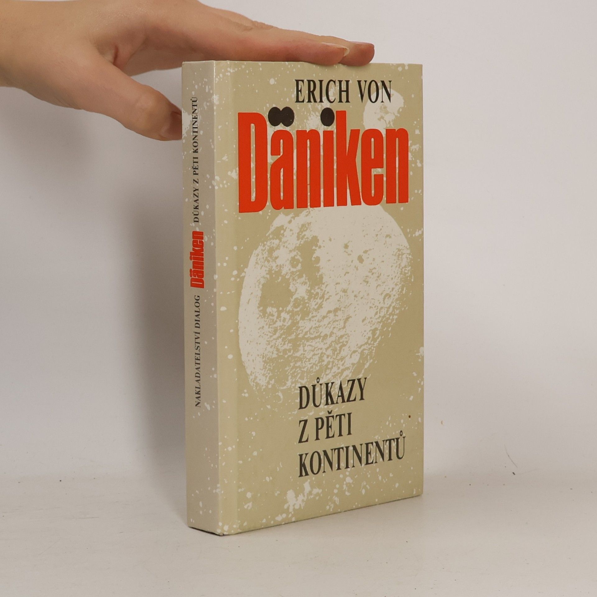 Erich von Däniken Důkazy z pěti kontinentů