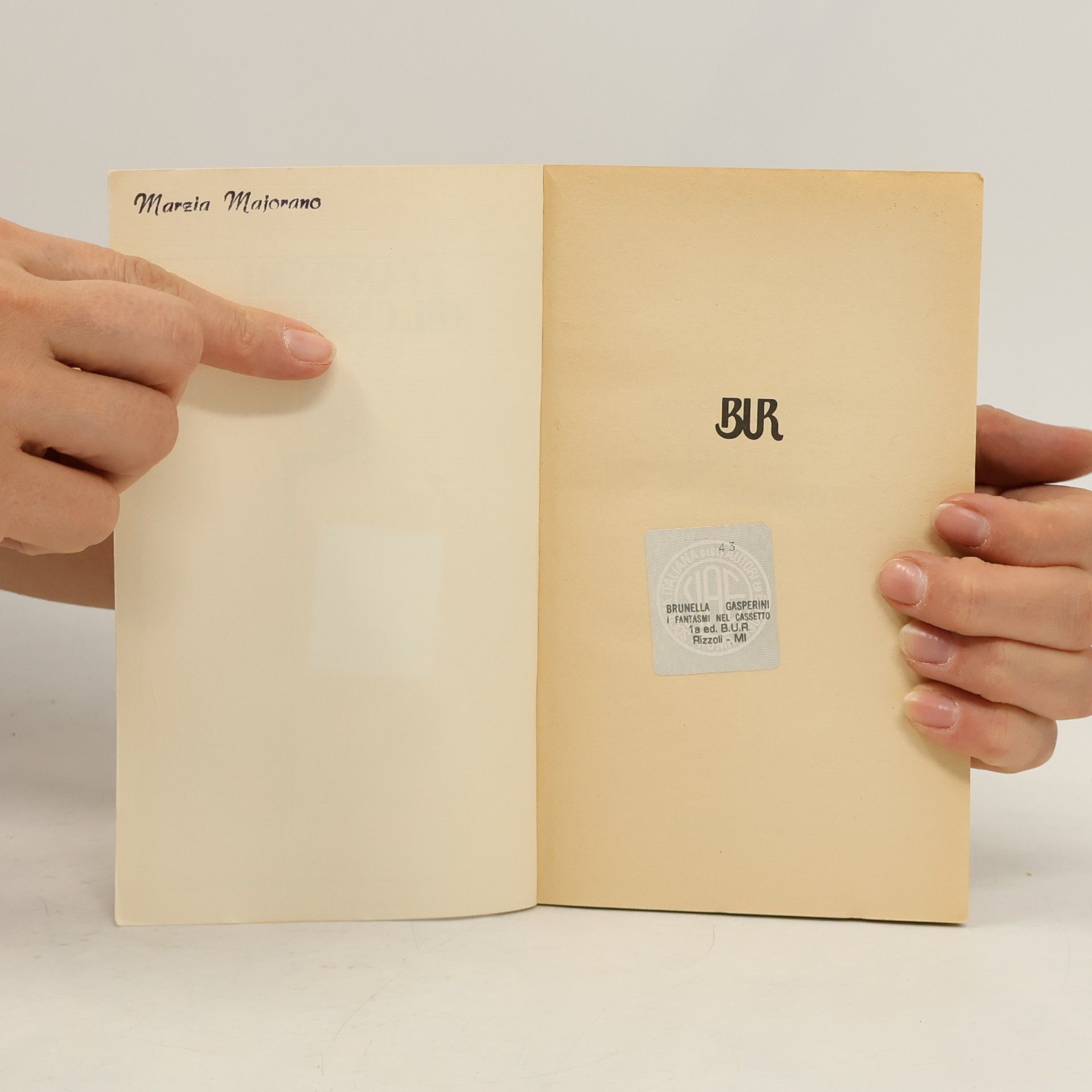 Brunella Gasperini Biblioteca universale Rizzoli - 536: I fantasmi nel cassetto