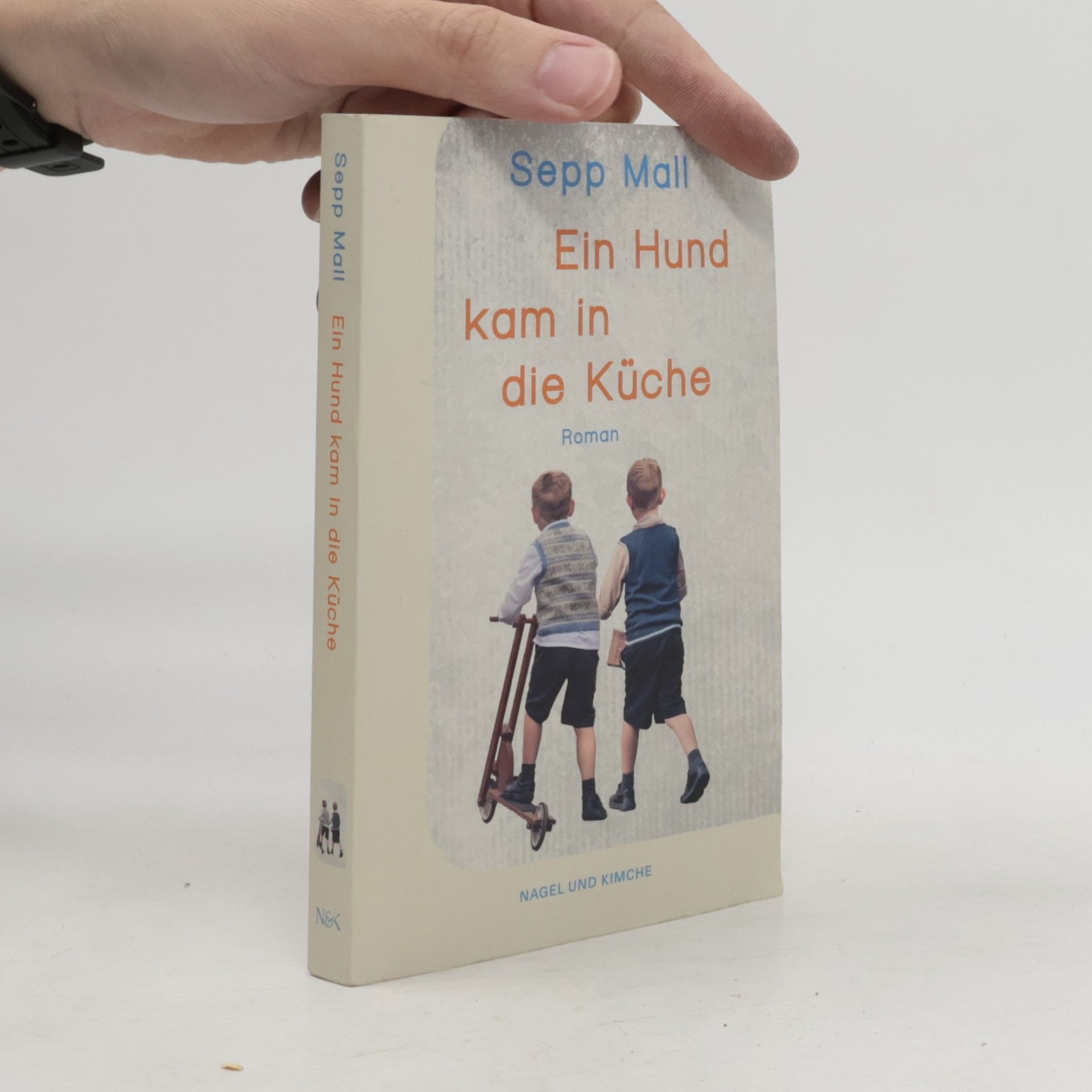 Ein Hund kam in die Küche